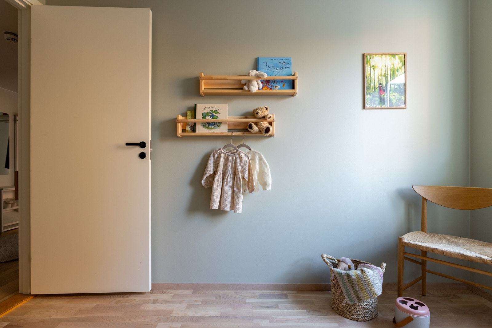 Soverommene ligger tvers over gangen fra badet og ekstratoalettet Galleribilde