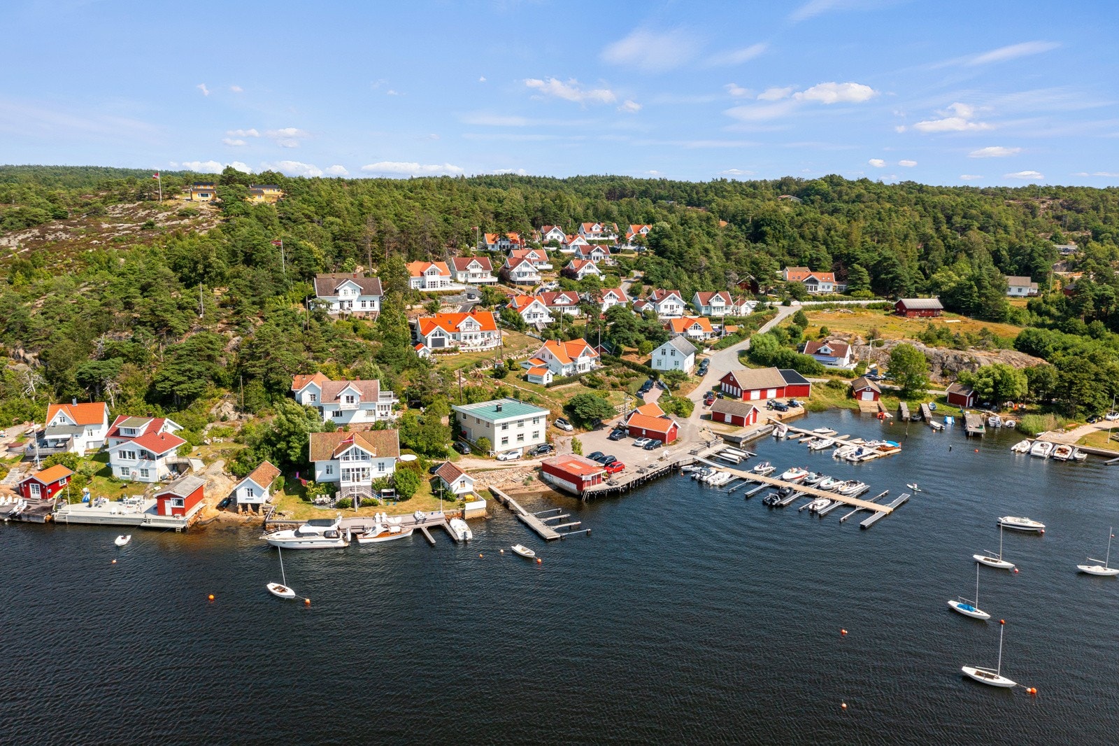 Fra havna i Bølingshavn, en kort spasertur fra tomtene Galleribilde
