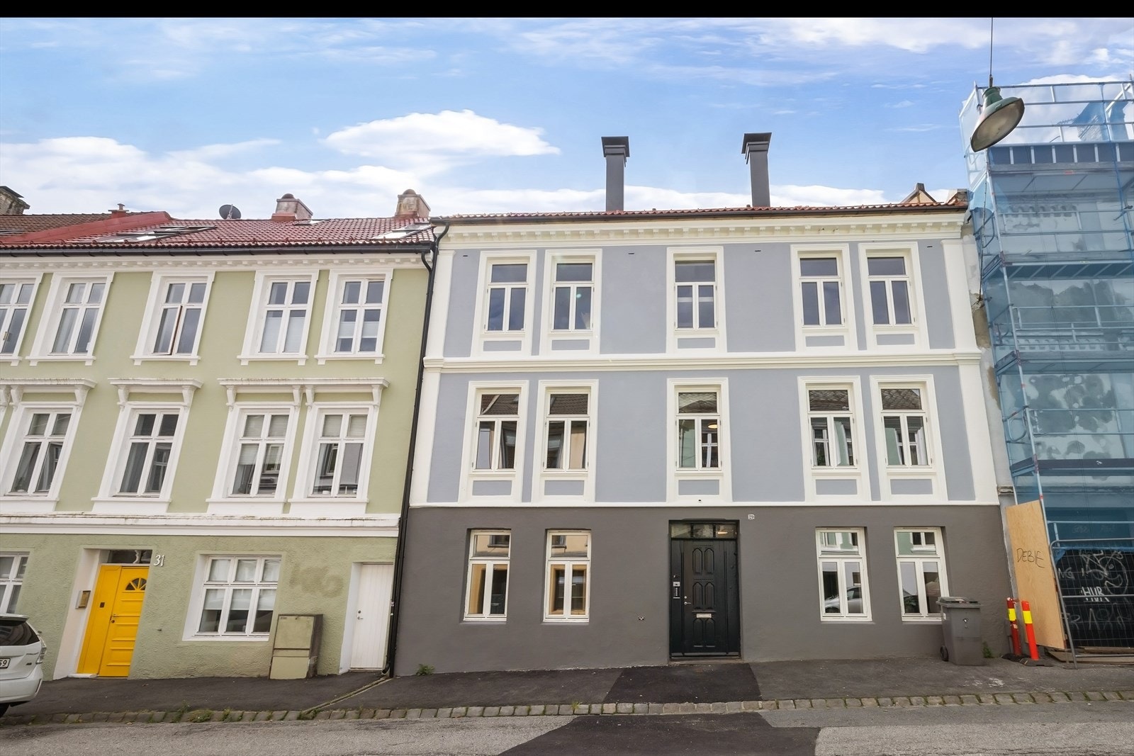 Bygget som er fra 1897 har en særegen arkitektur med vakker fasade og karakter i opprinnelig stand Galleribilde