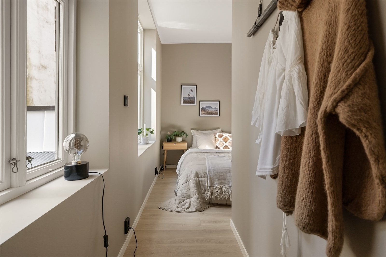 Plass til flere garderobeløsninger på rommet Galleribilde