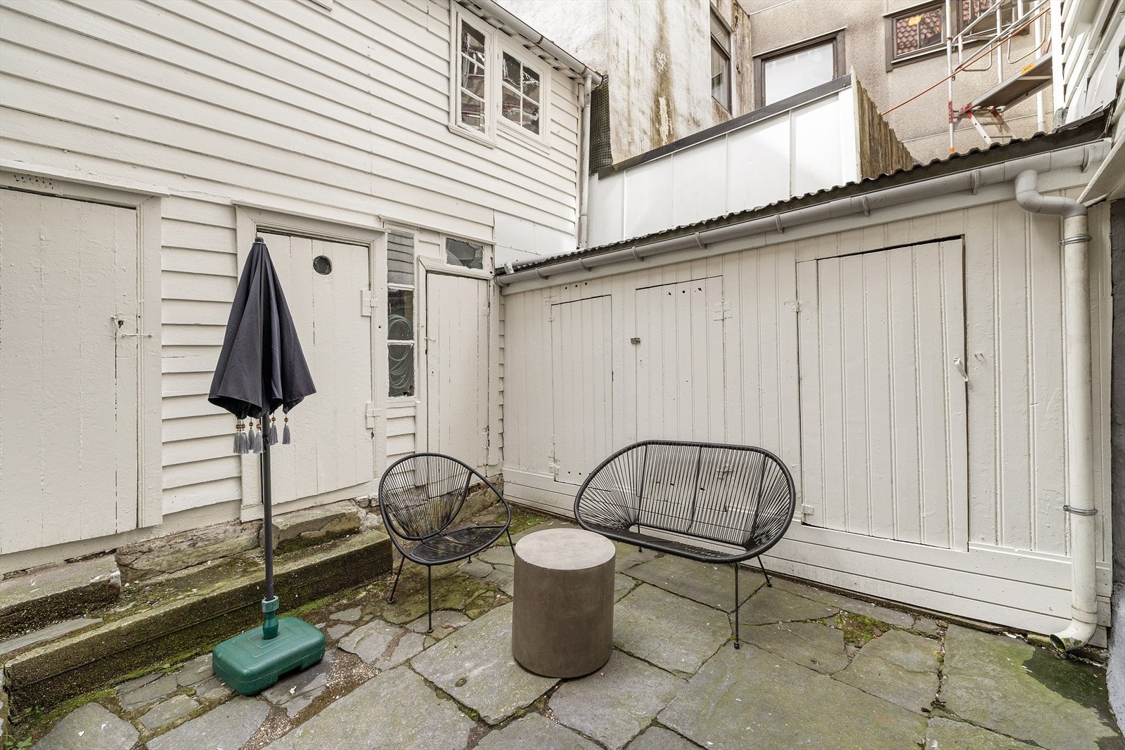 Boder i bakgård Galleribilde