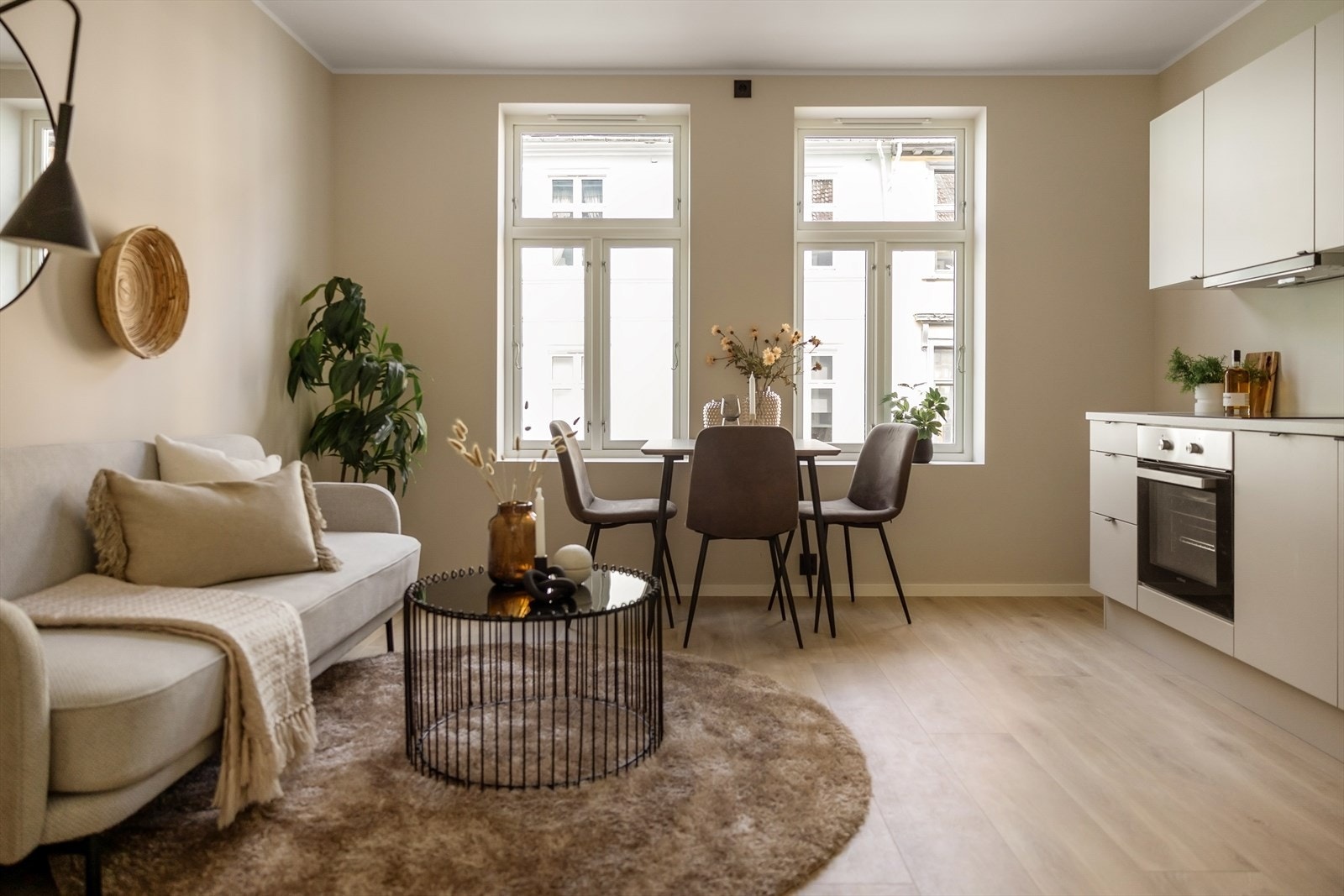 Innvendig er leiligheten tilnærmet totalrenovert i 2024 Galleribilde