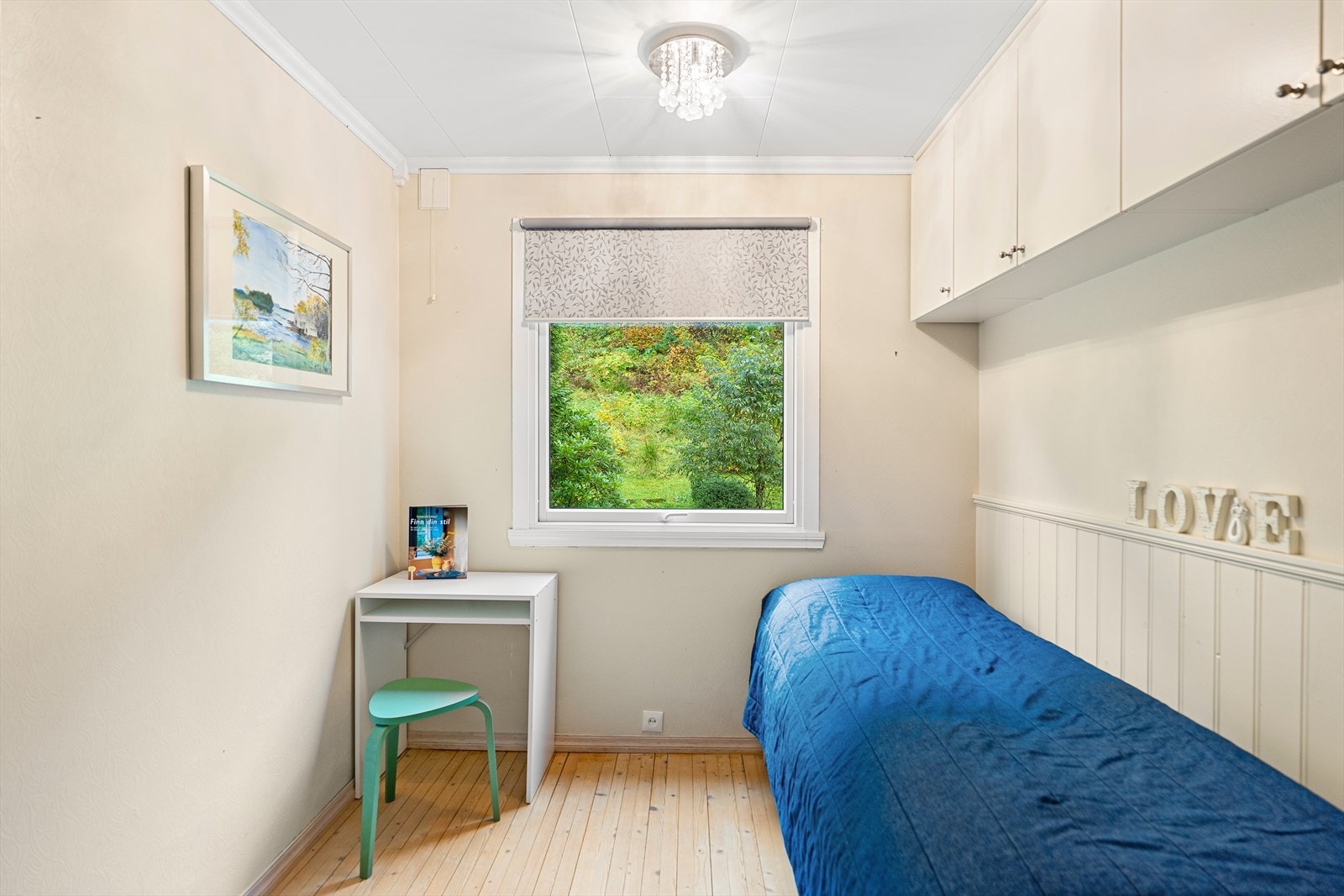 Soverommet har fastmontert skap og plass til seng og nattbord. Galleribilde