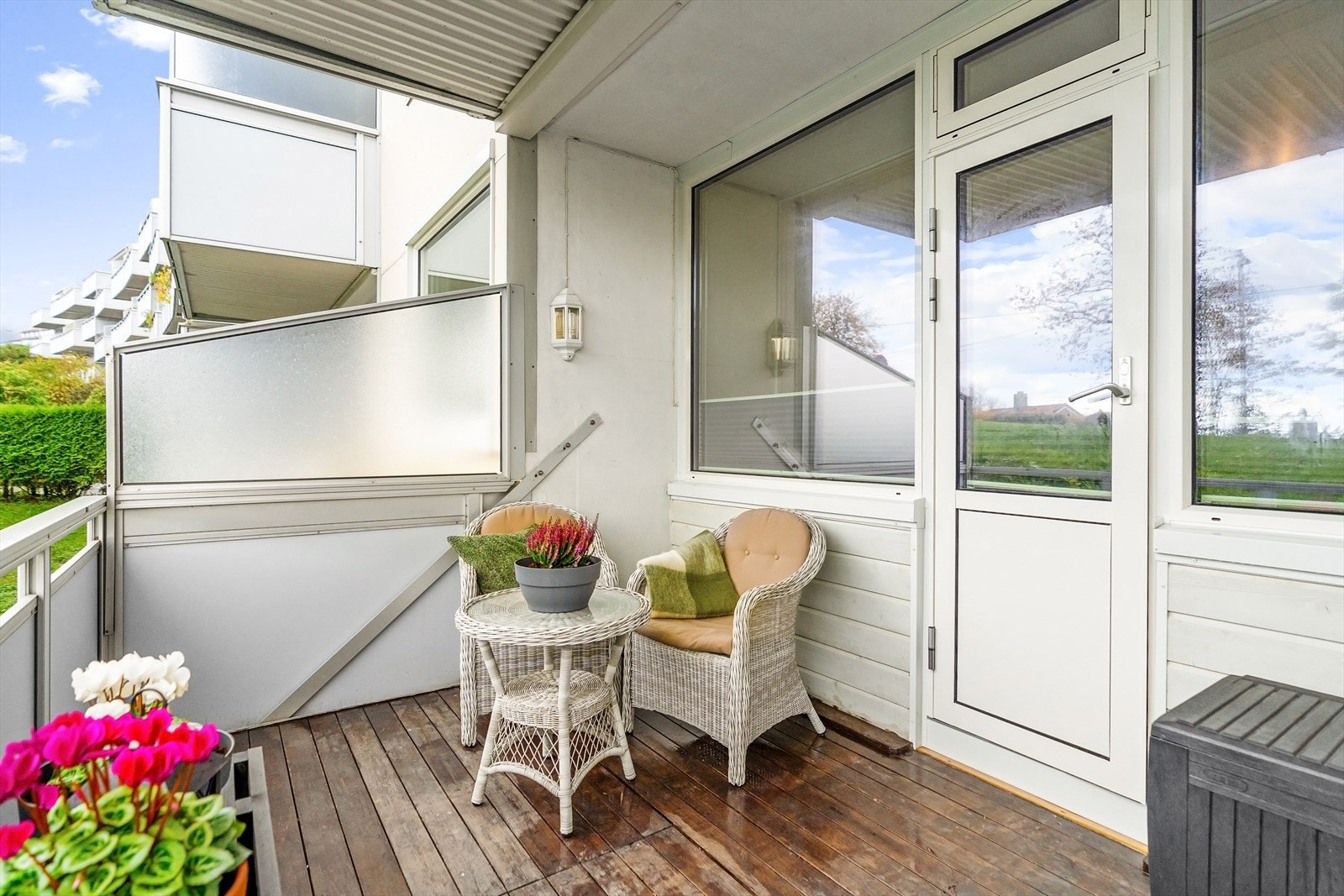 Koselig Balkong med god plass til hagemøbler Galleribilde