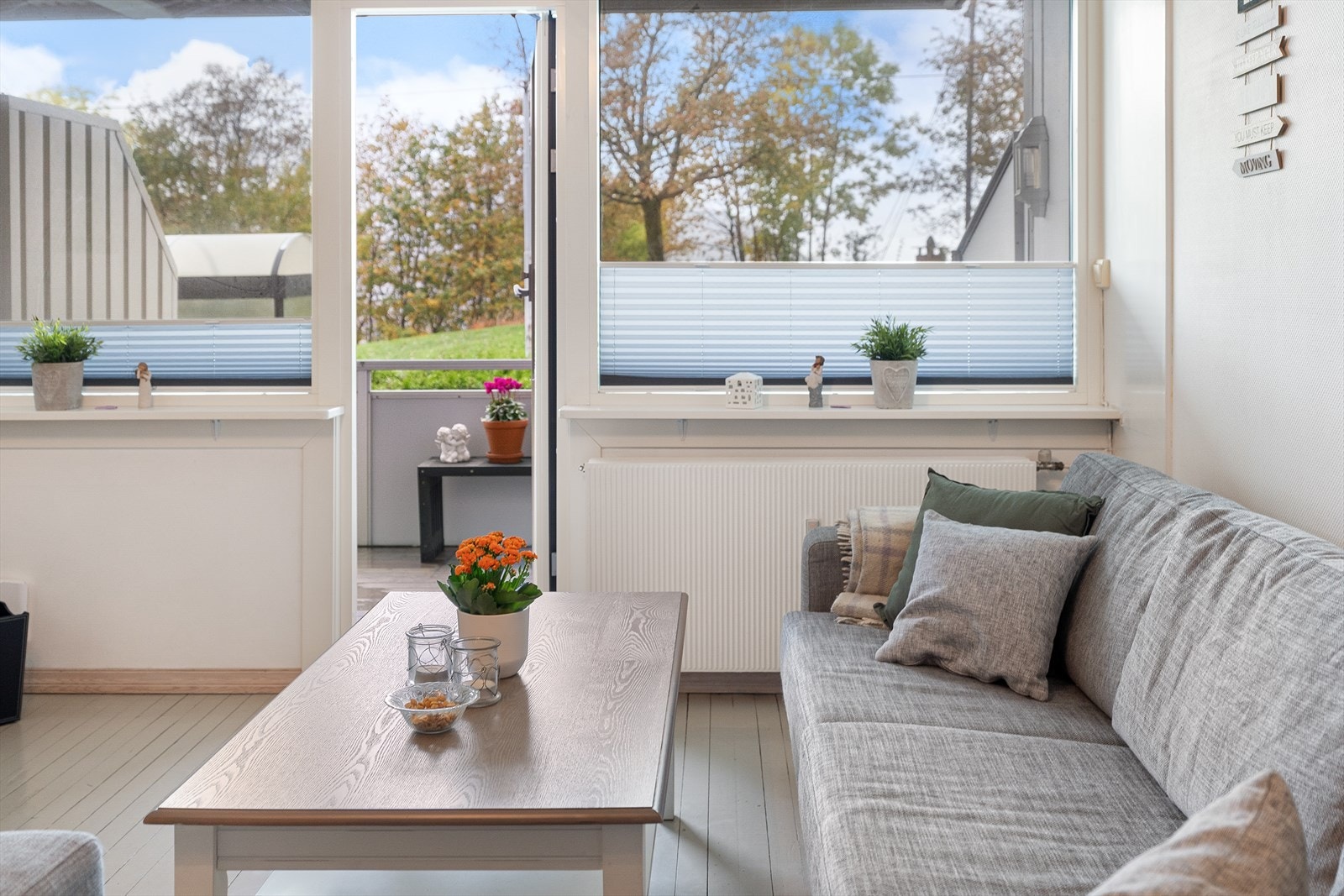 Utgang til balkongen fra stuen Galleribilde