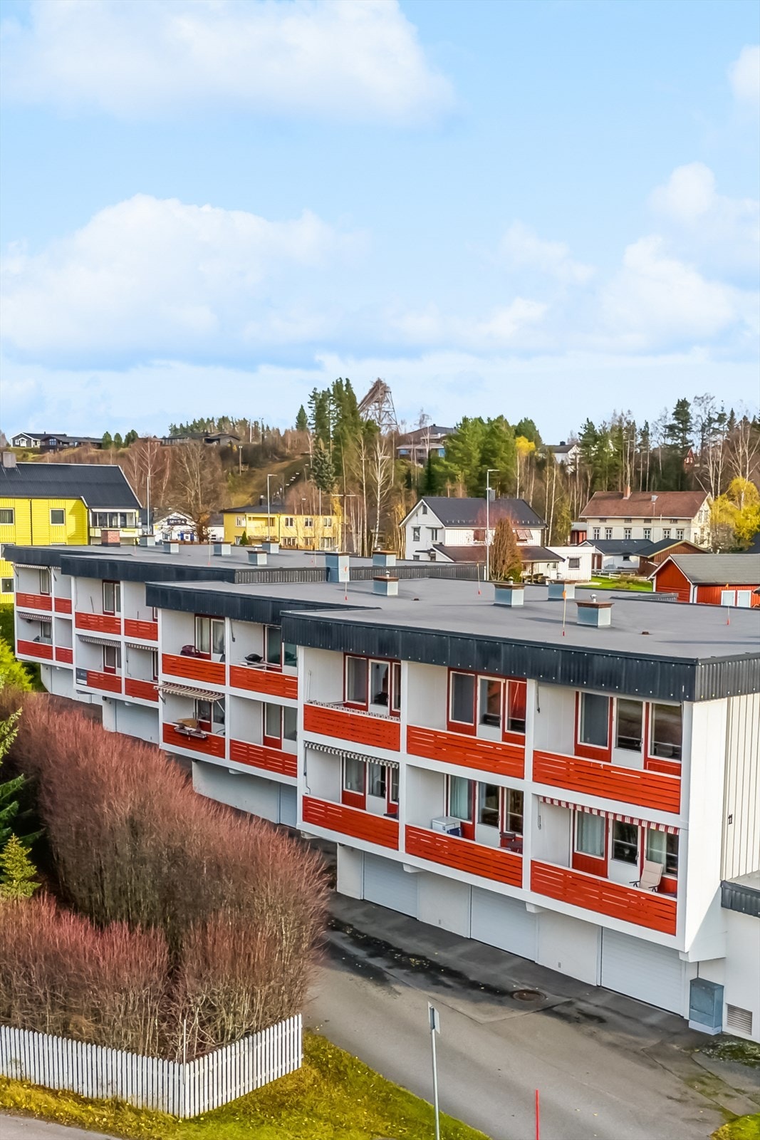 Sentral beliggenhet rett utenfor bykjernen i Elverum. Galleribilde