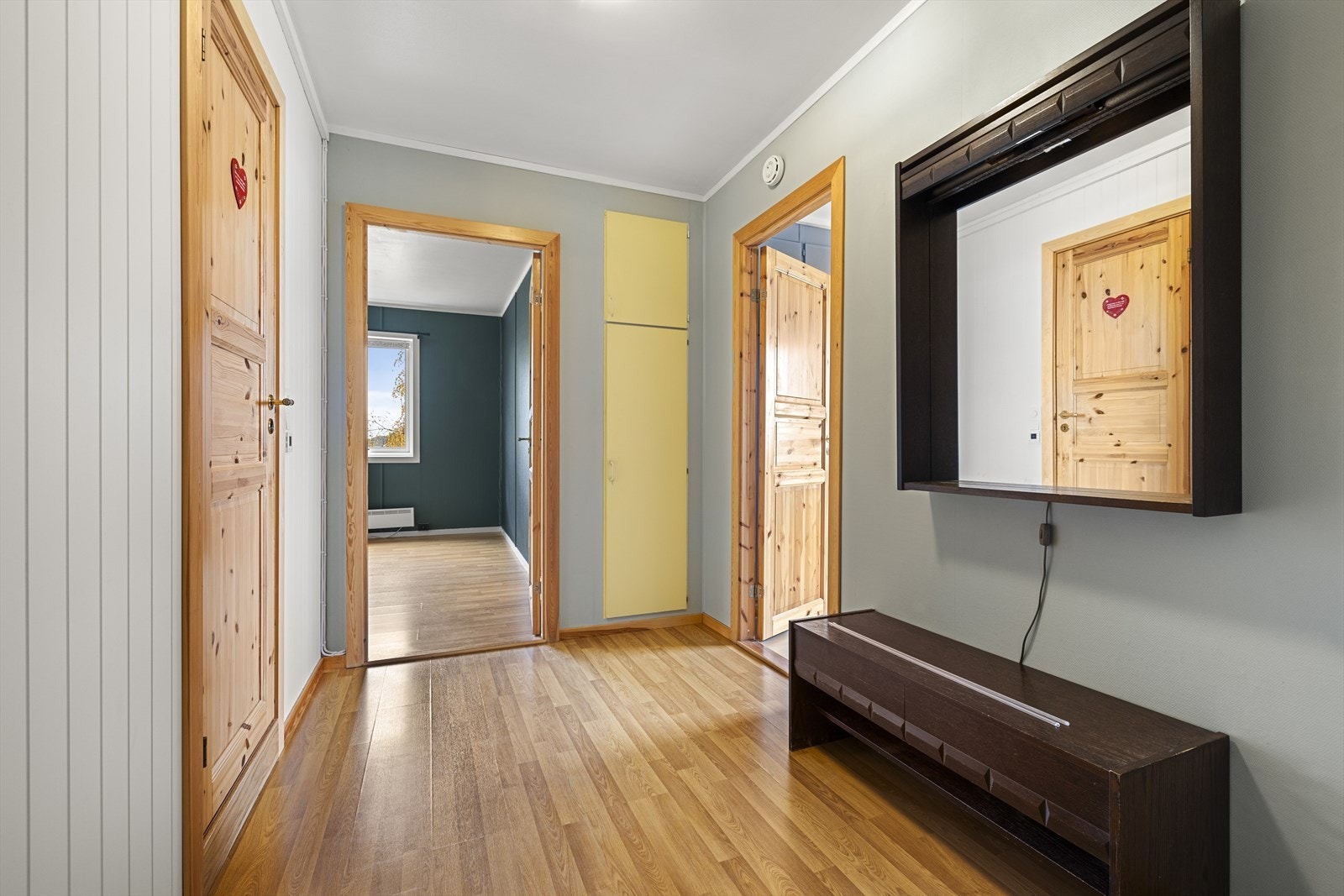 I gang er det også et lite integrert skap/oppbevaringsrom. Galleribilde