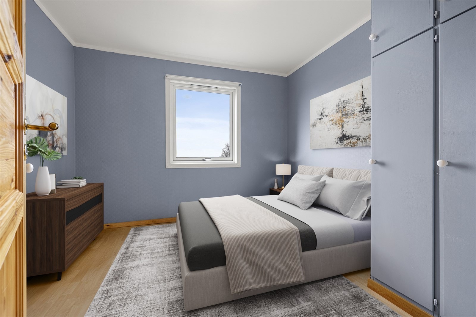 Soverom 2 med også god plass til seng og kommode (bildet er digitalt stylet). Galleribilde