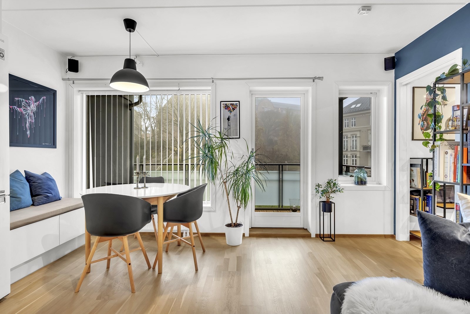 Leiligheten ligger i 4. etasje og inneholder entré, bad, soverom, kjøkken og stue. Galleribilde