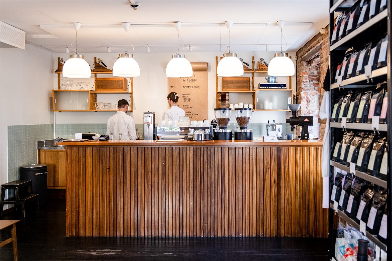 Tim Vendelboe serverer kaffe i verdensklasse og ligger innen få minutter fra leiligheten. Galleribilde