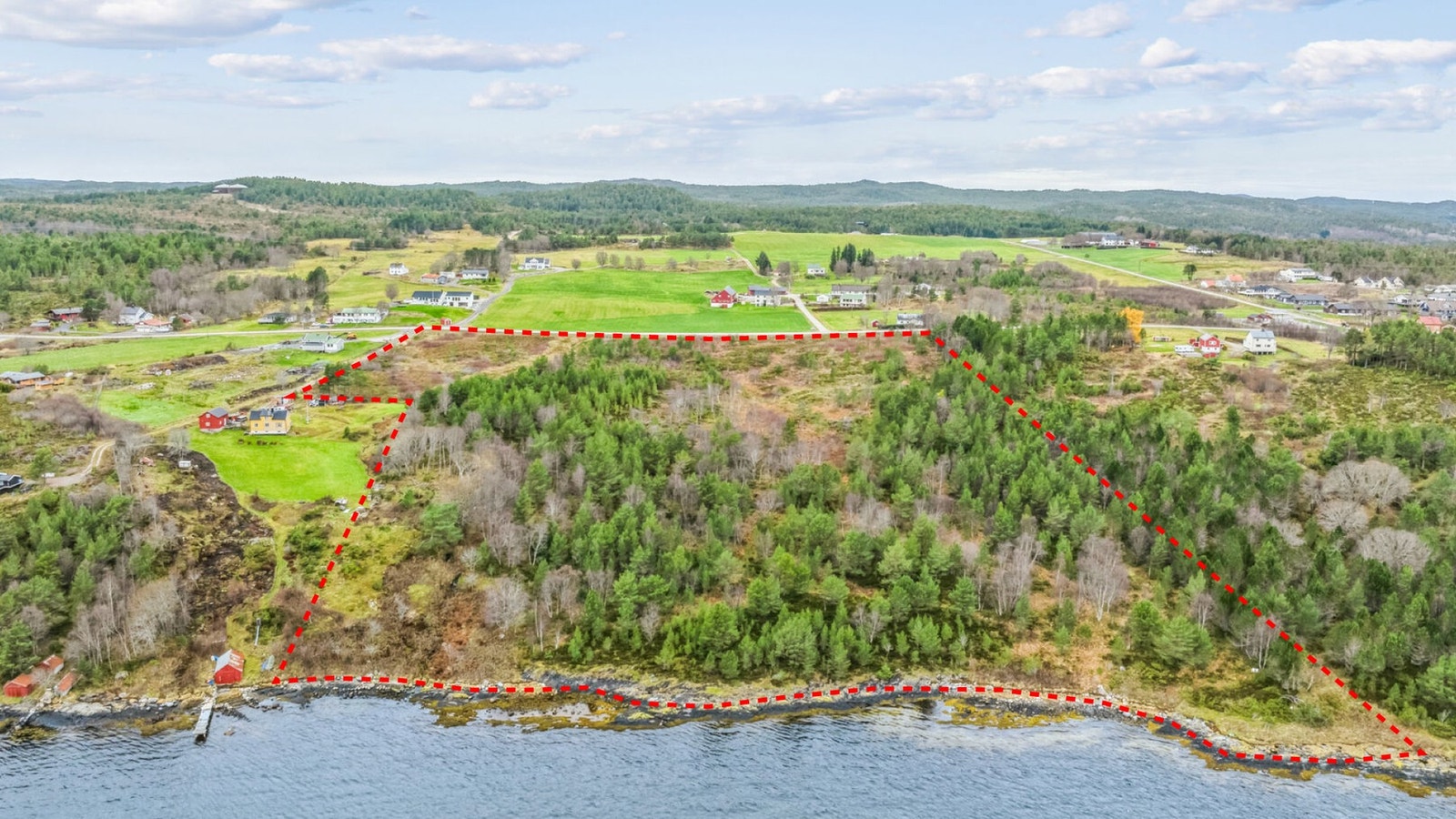 Tomta ligger i gangavstand til dagligvarebutikk og oppvekstsenter Galleribilde