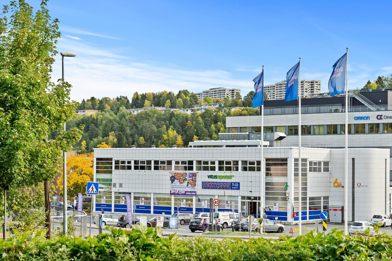 Det er kort vei til Rema 1000 og flere andre butikker Galleribilde
