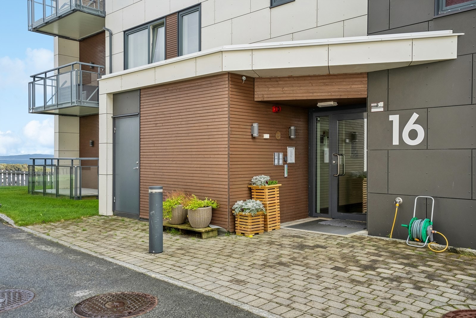 Leiligheten har enkel adkomst i 1. etasje. Galleribilde