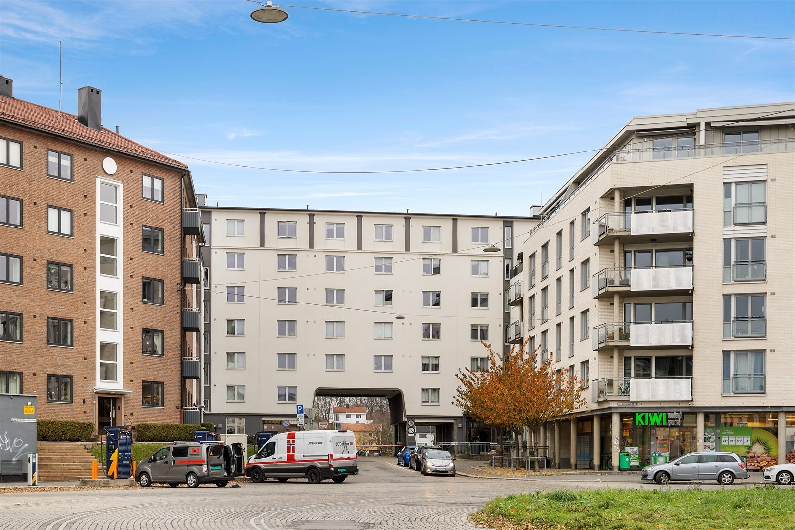 Leiligheten fremstår med moderniseringsbehov, men har bad fra 2014 og vinduer fra 2016 Galleribilde