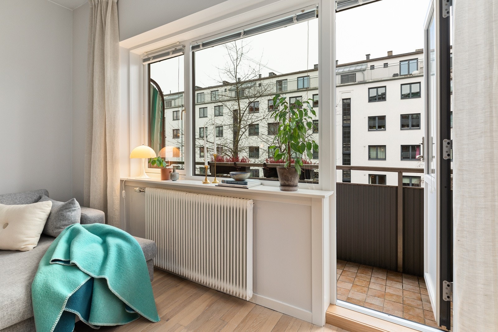 Fra stuen er det utgang til en sydvestvendt balkong på ca. 5 kvm. Galleribilde