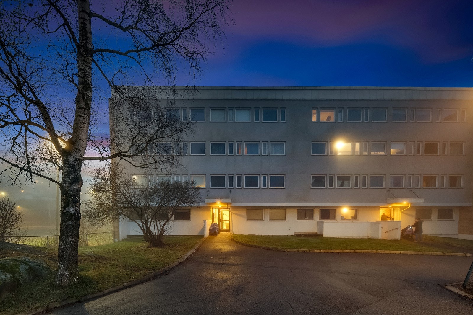 Området har umiddelbar nærhet til Østmarka, skoler, barnehager, dagligvare og offentlig kommunikasjon, samt kort vei til idrettsanlegg, og et rikt utvalg av fasiliteter og servicetilbud. Galleribilde