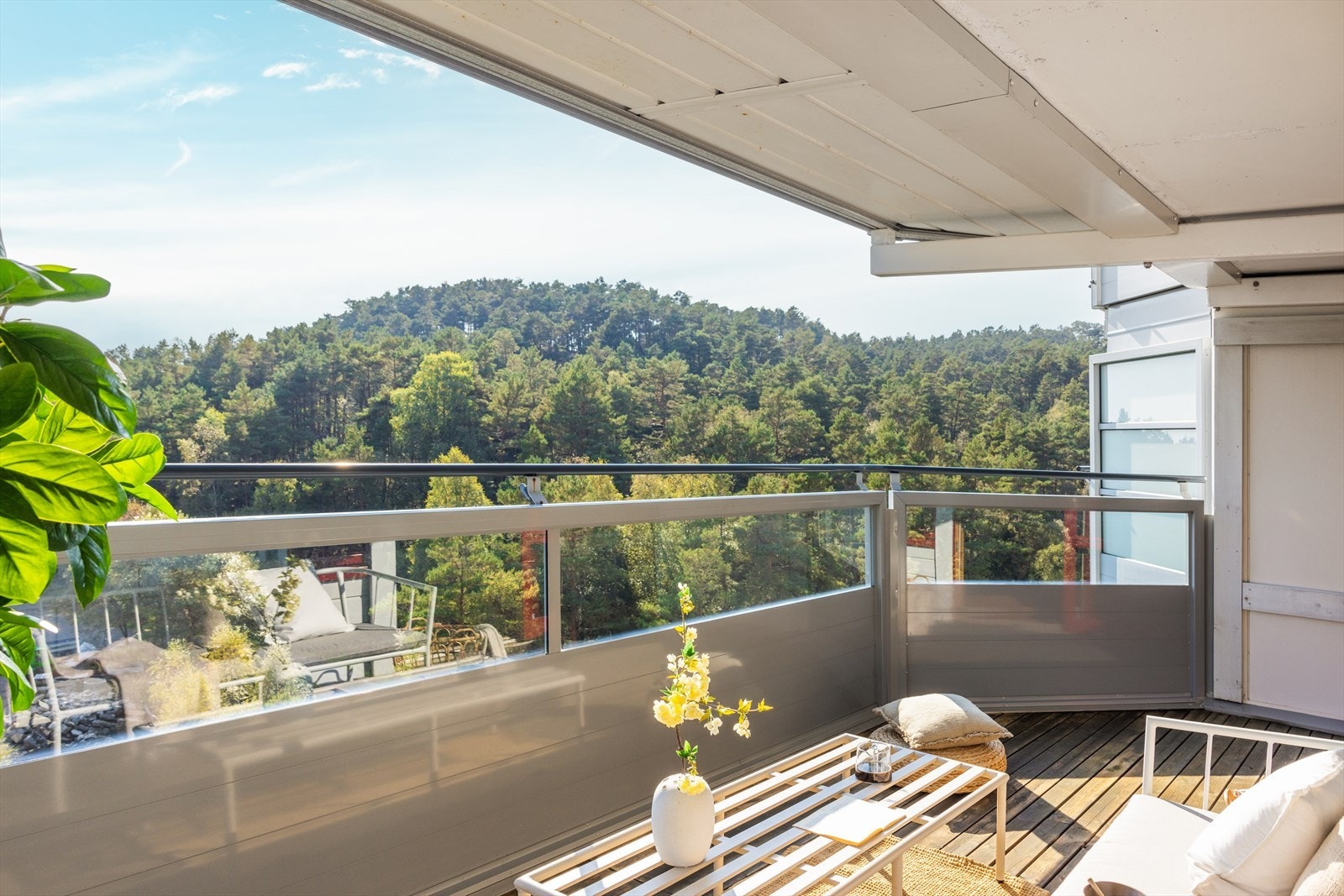 Leiligheten har en balkong på ca. 16 m². Her kan man nyte gode solforhold. Galleribilde