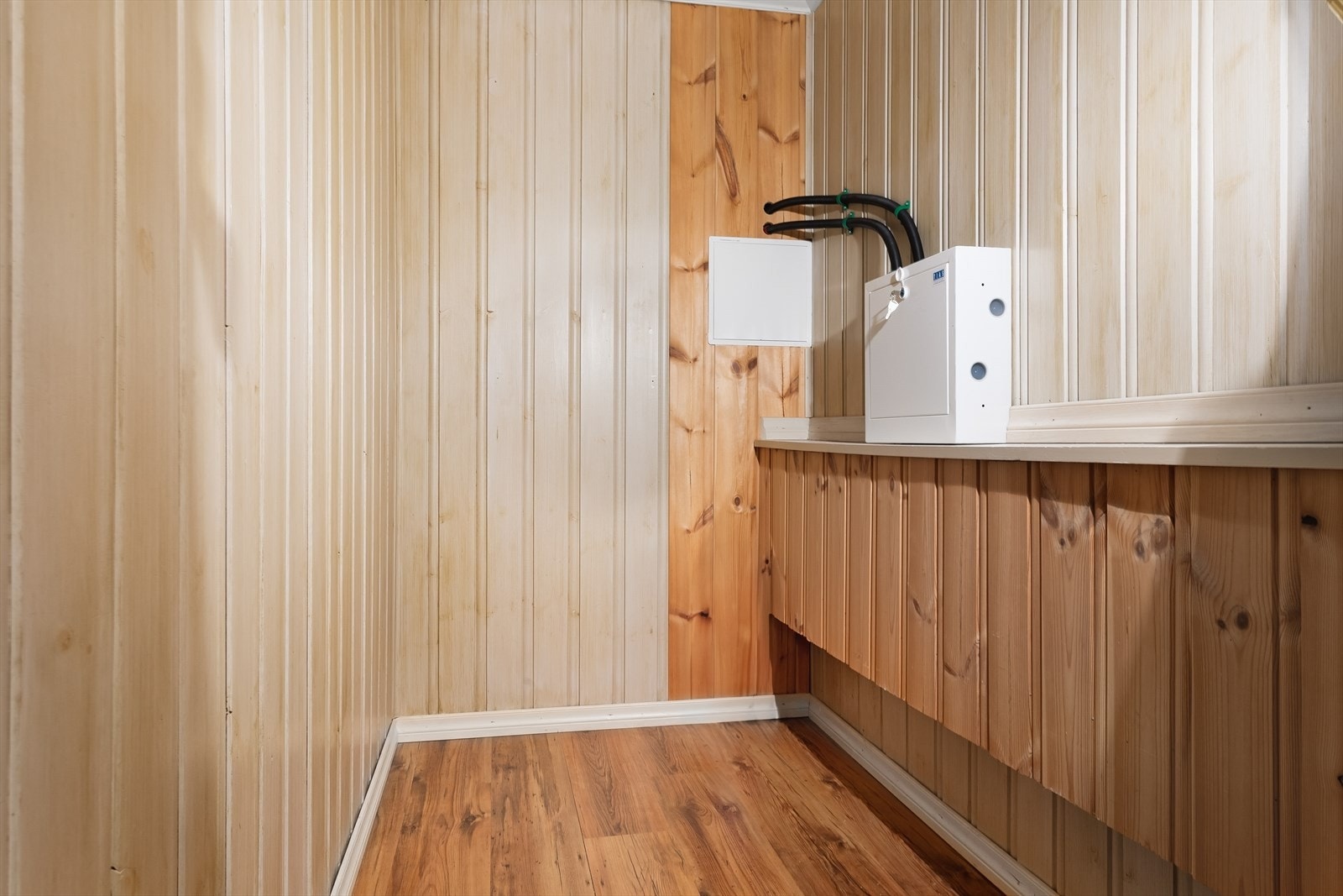 For ytterligere oppbevaring har leiligheten en innvendig bod, samt en ekstern bod i byggets underetasje Galleribilde