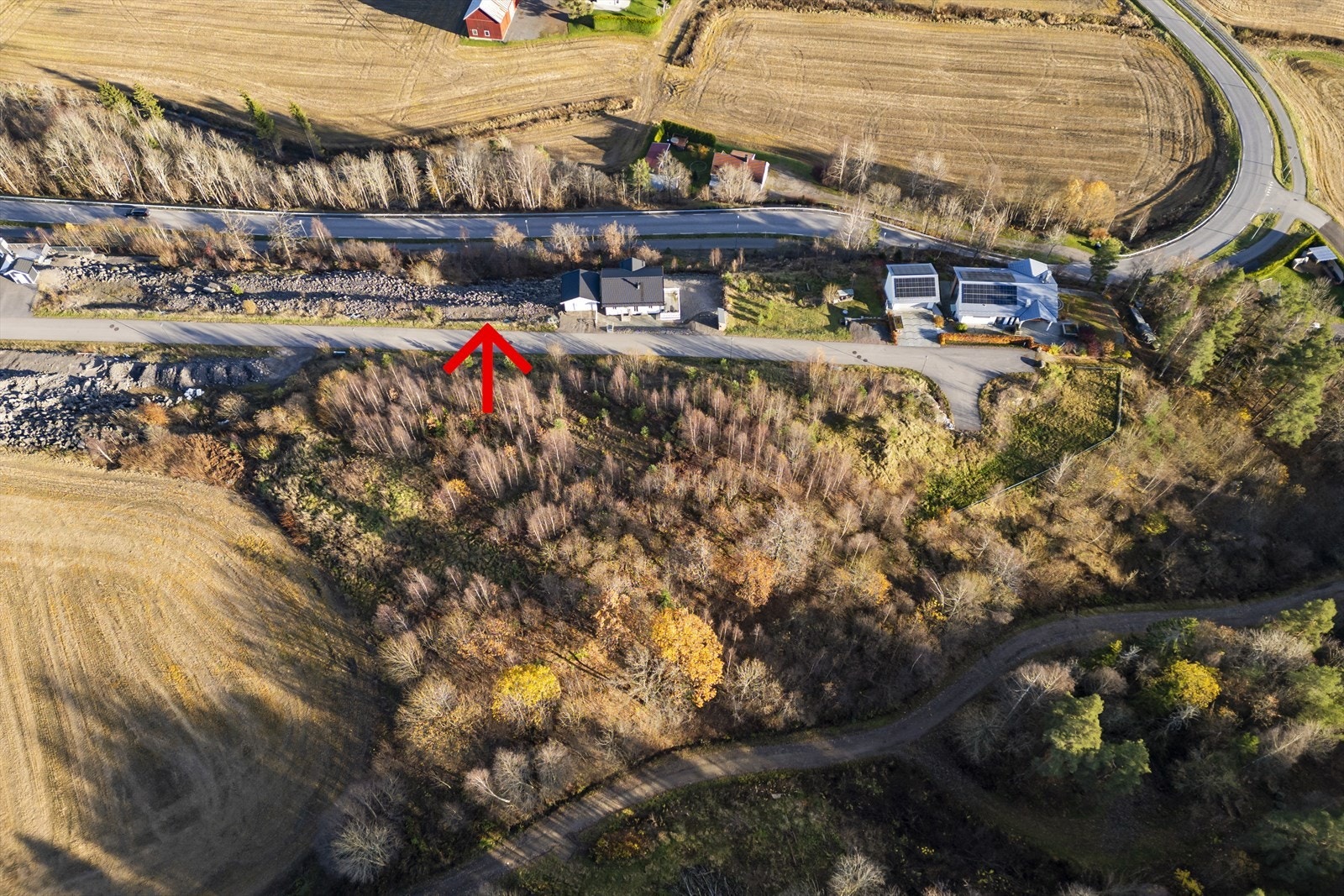 Fin plassering - Boligtomt i Høyjord, omringet av natur. En perfekt kombinasjon av privatliv og naturskjønn utsikt. Galleribilde