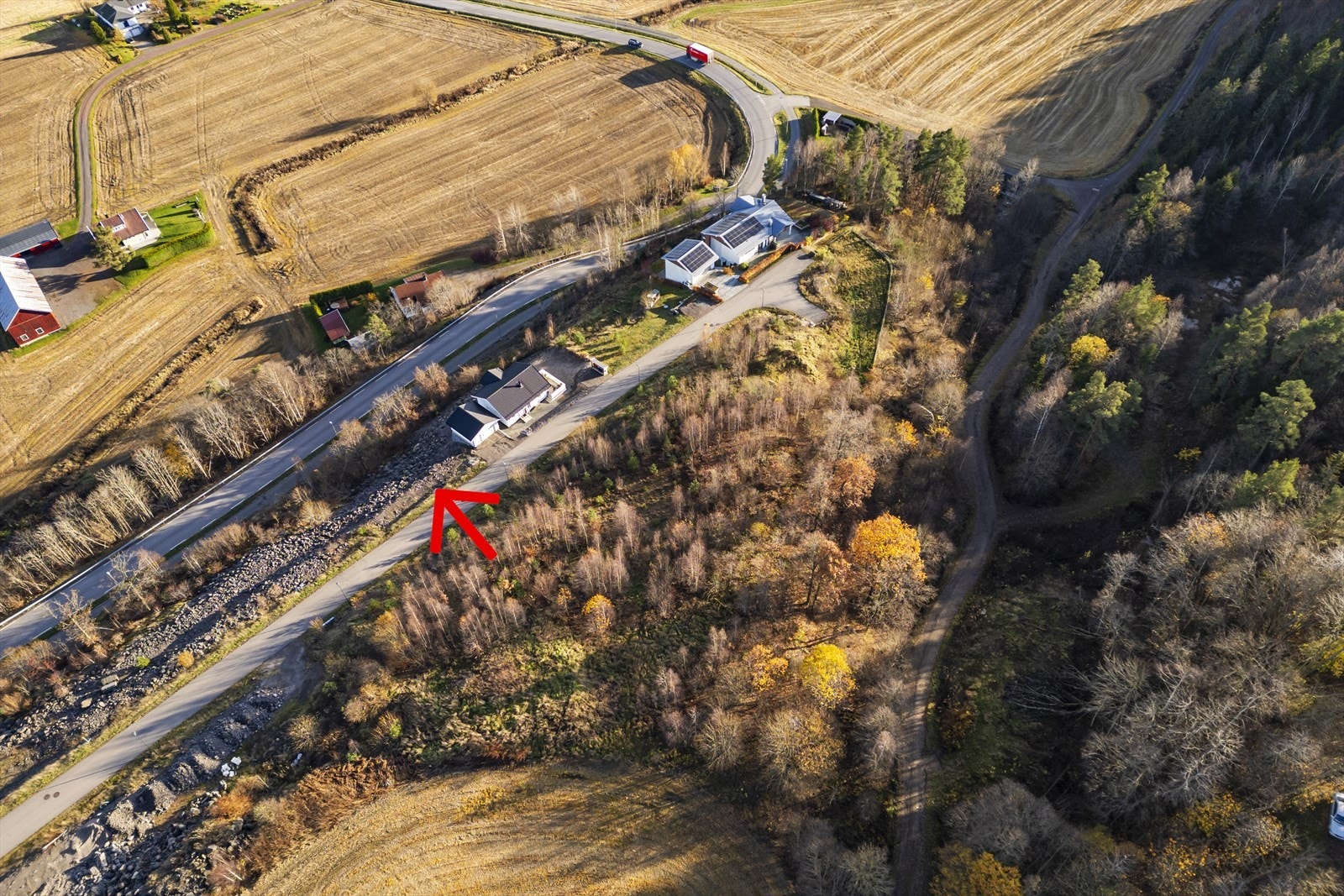 Høyjord sett ovenfra - Boligtomten på Hammeren gir en unik mulighet til å skape drømmehjemmet ditt på en akkurat passe stor tomt i vakre omgivelser. Galleribilde