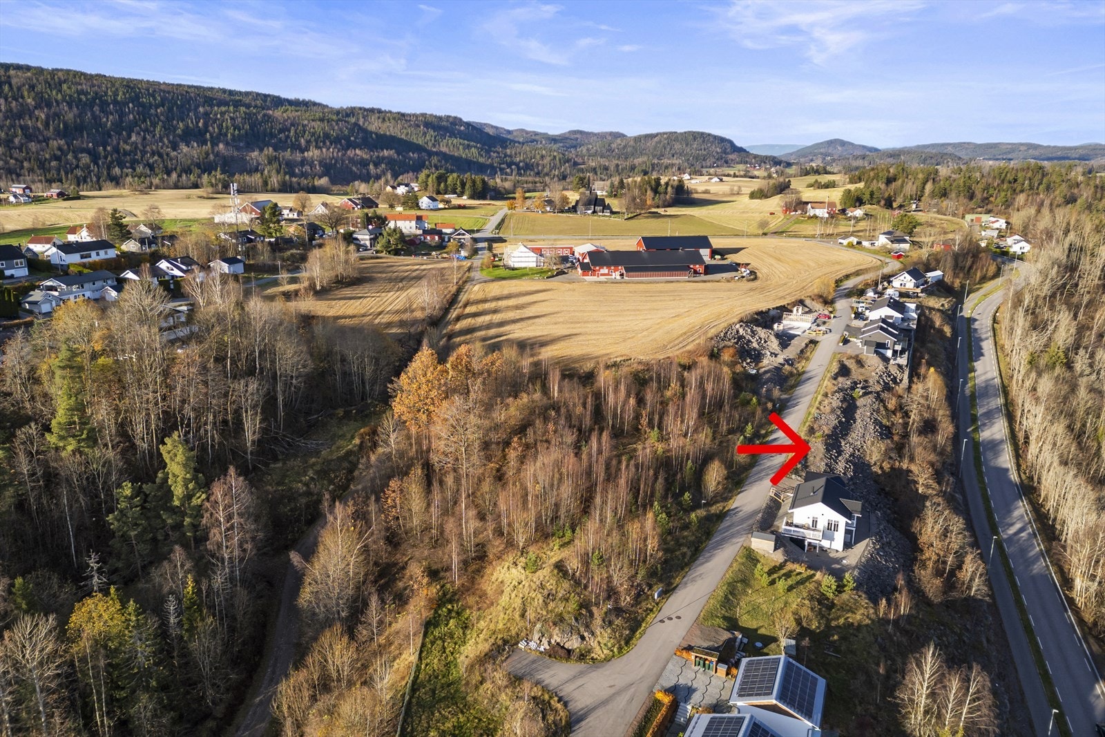 Velkommen til tomt på Hammeren i Høyjord! - Presentert av eiendomsmegler Thomas Otterbech i Aktiv. Dette er en unik mulighet til å realisere boligdrømmen i vakre omgivelser Galleribilde