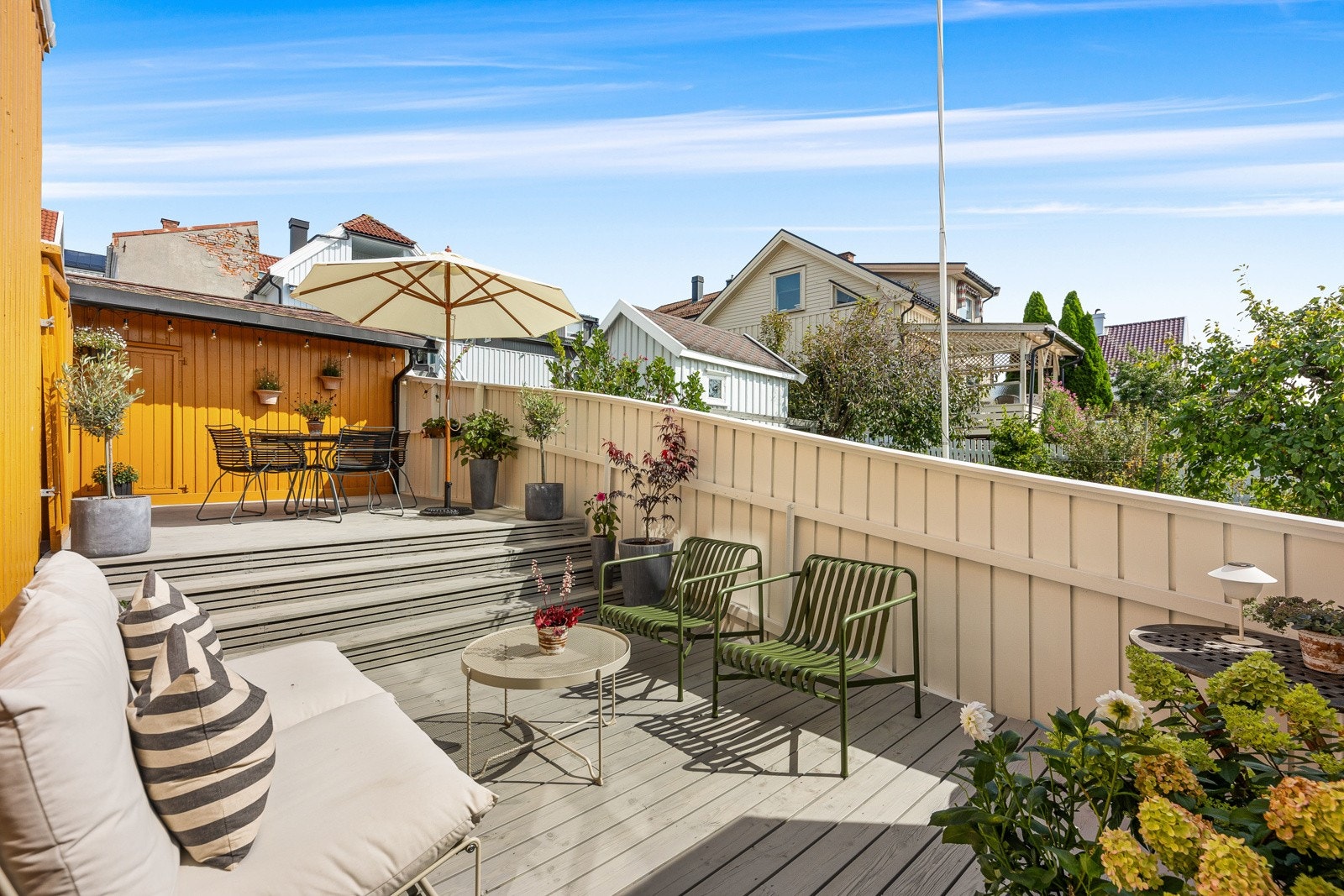 Leiligheten har en egen, sydøstvendt terrasse på ca. 31 kvm. Galleribilde