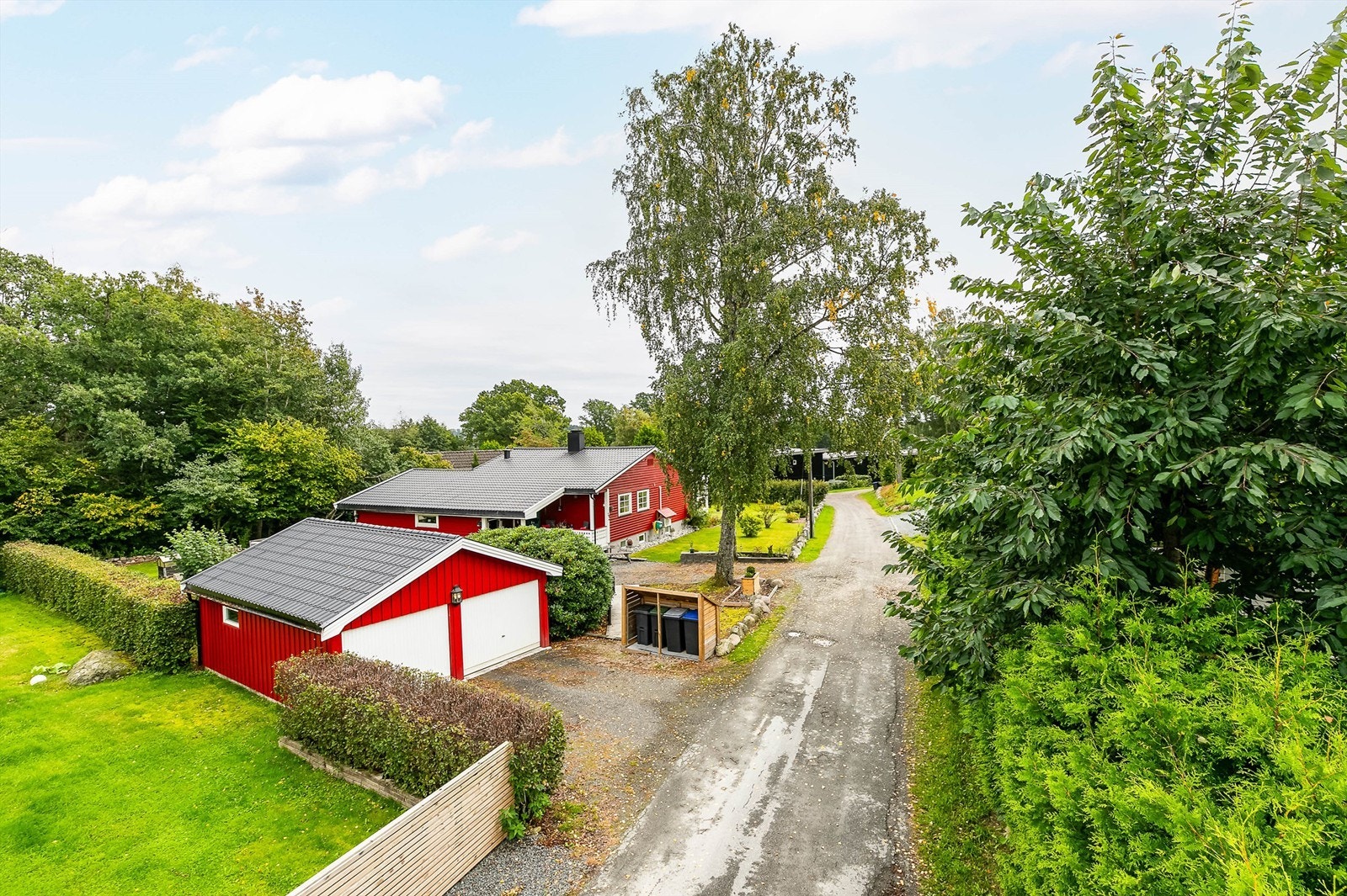 Dobbelgarasjen ble oppført i 1983. Galleribilde