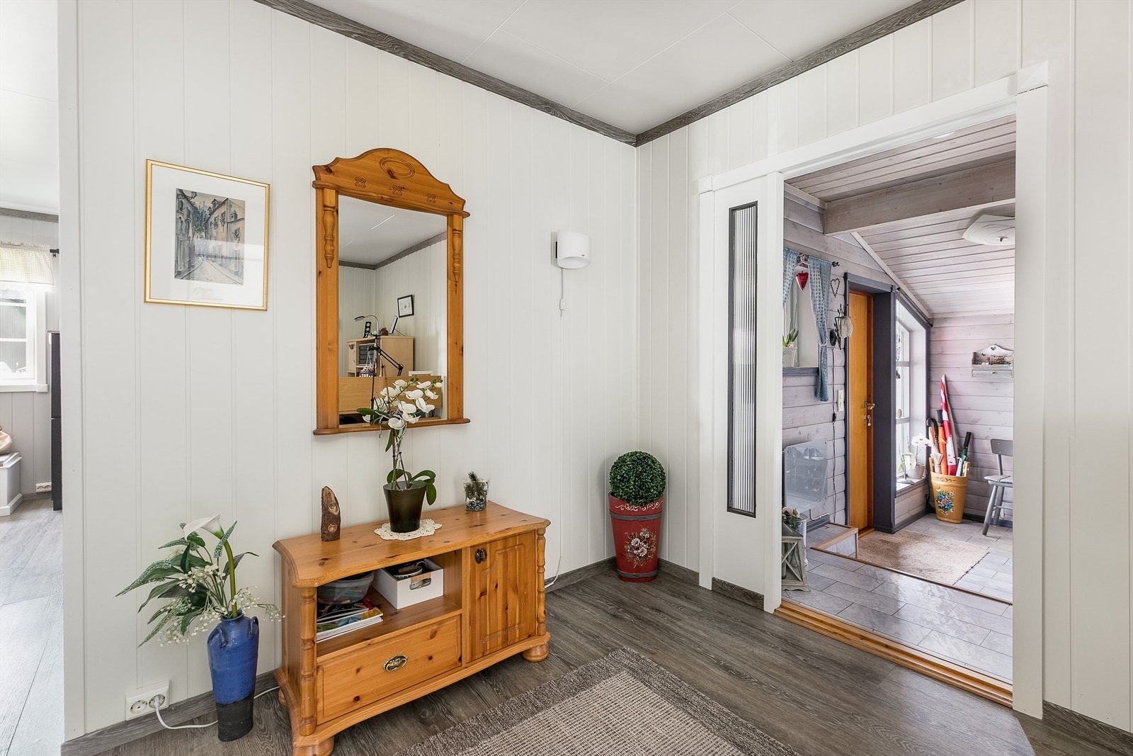 Gangen kan også utnyttes med flere garderobe-/oppbevaringsmøbler. Galleribilde