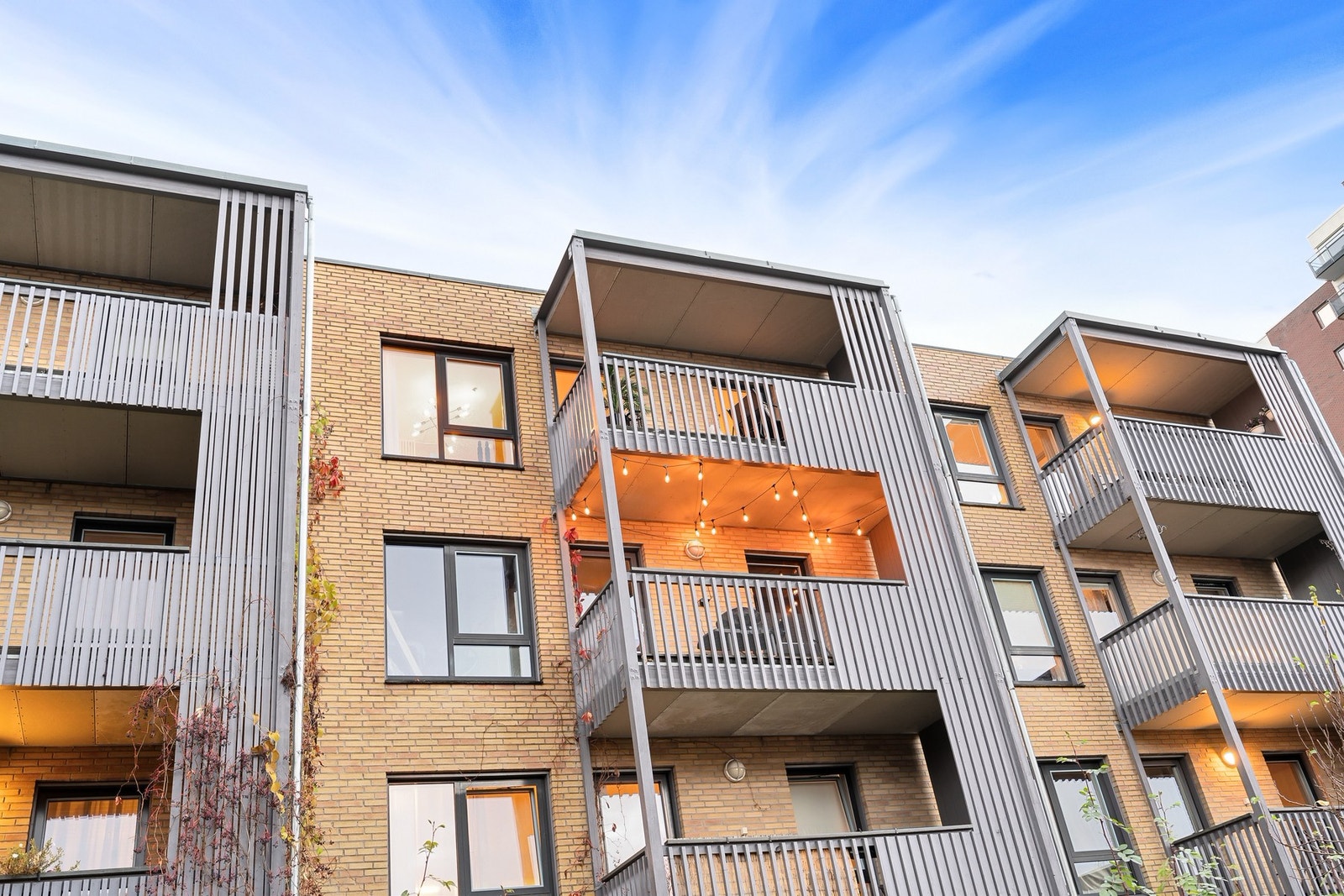 Det er heis i bygget. Boligen ligger 4 etasje (toppetasje) Galleribilde