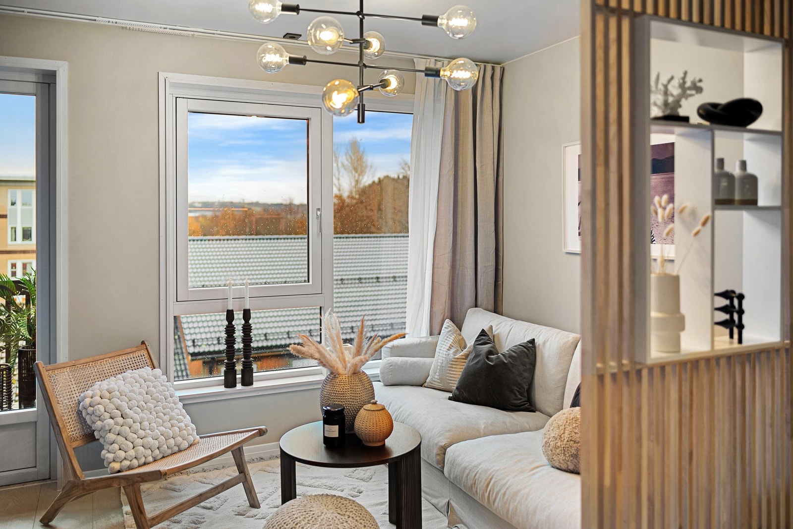 Vannbåren varme i hele leiligheten, kontrollert av Turch-termostater med app-styring. Galleribilde