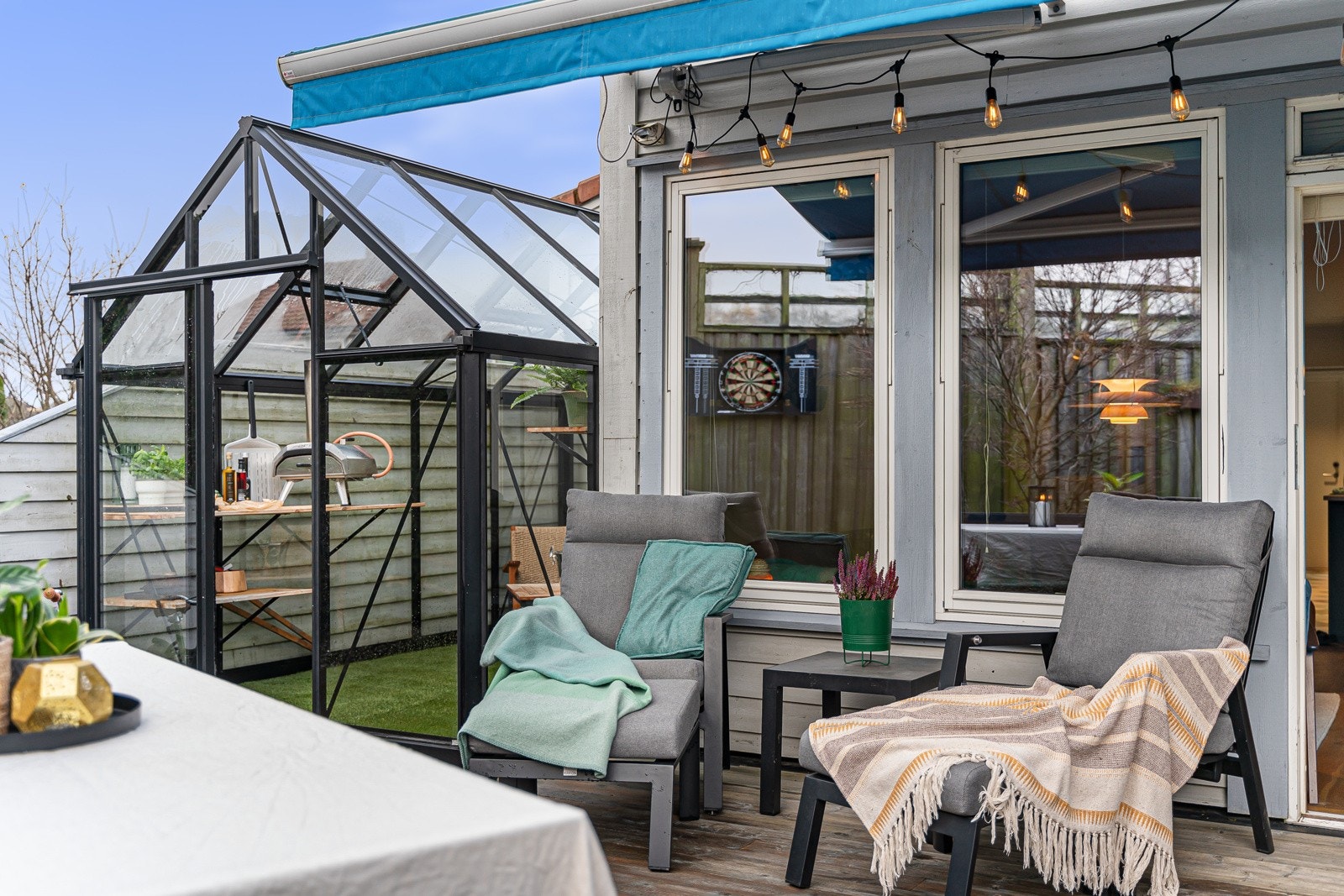 Størrelsen på terrassen gjør det enkelt å møblere etter ønske og behov. Galleribilde