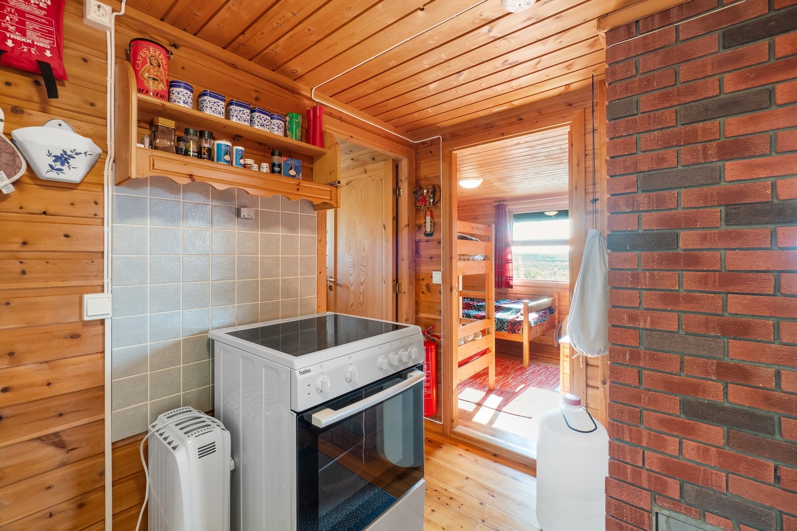 Videre forbi kjøkkenet kommer man videre til to gode soverom. Galleribilde