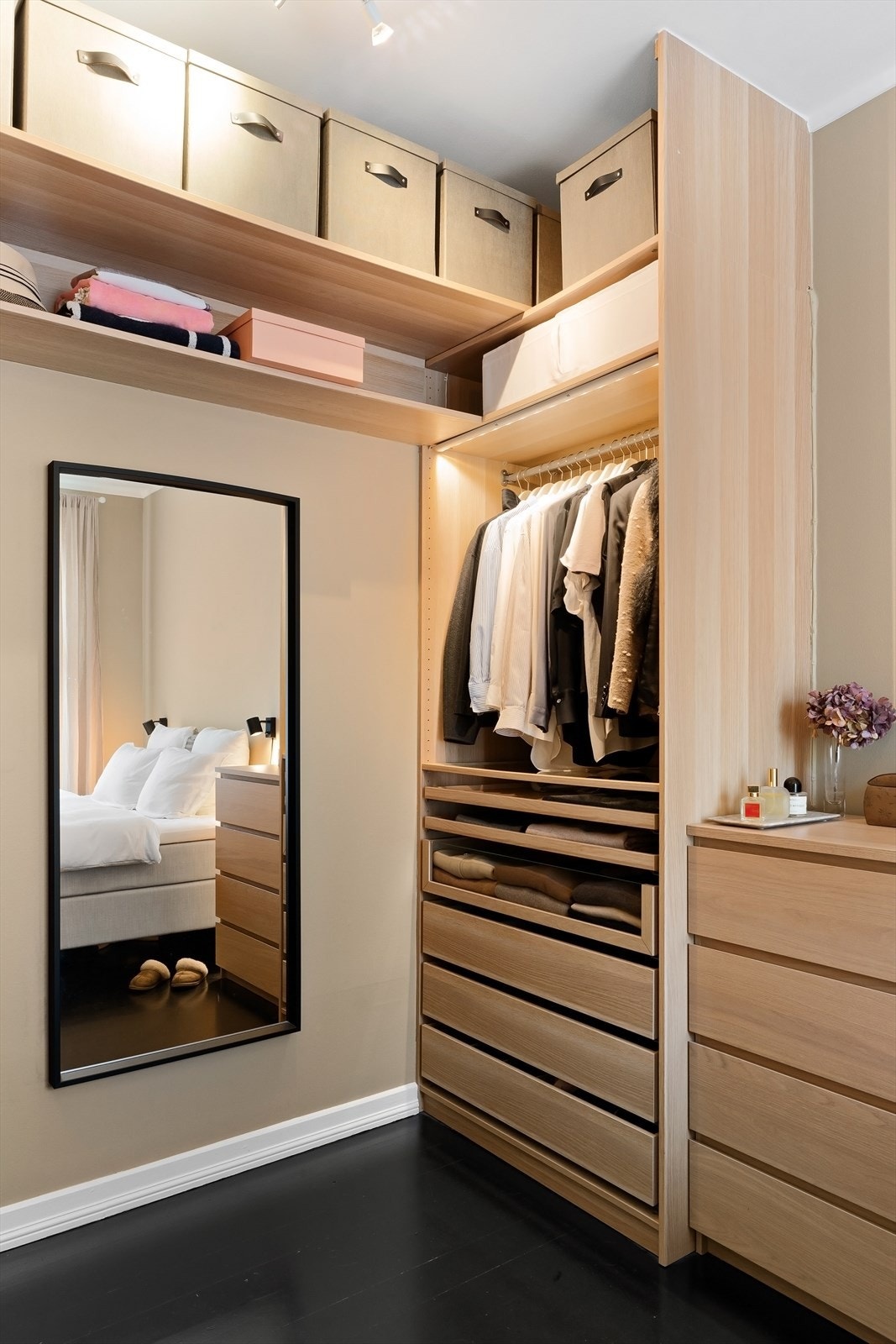 God med skap og skuffer som medfølger. Galleribilde