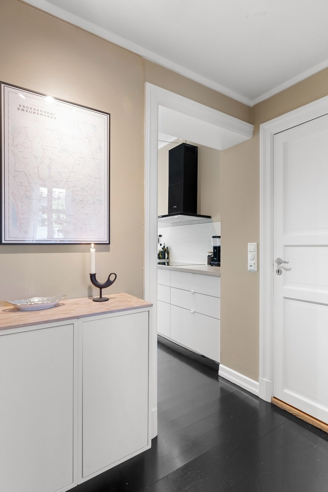 Fra entréen har du inngang til baderommet. Galleribilde