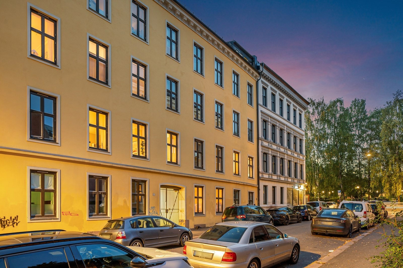 Her bor du meget sentralt, tilbaketrukket og med en attraktiv og etterspurt beliggenhet. Galleribilde