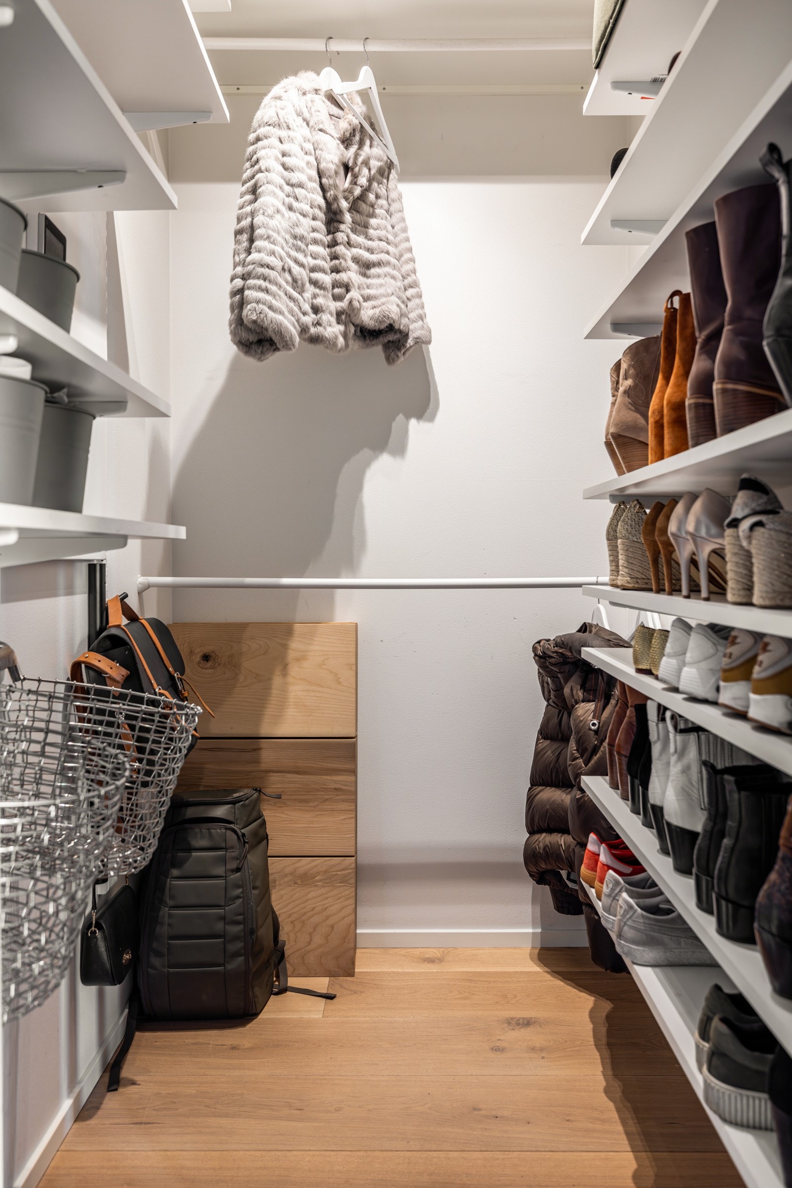 Omkledningsrom sikrer enkel organisering og oppbevaring Galleribilde