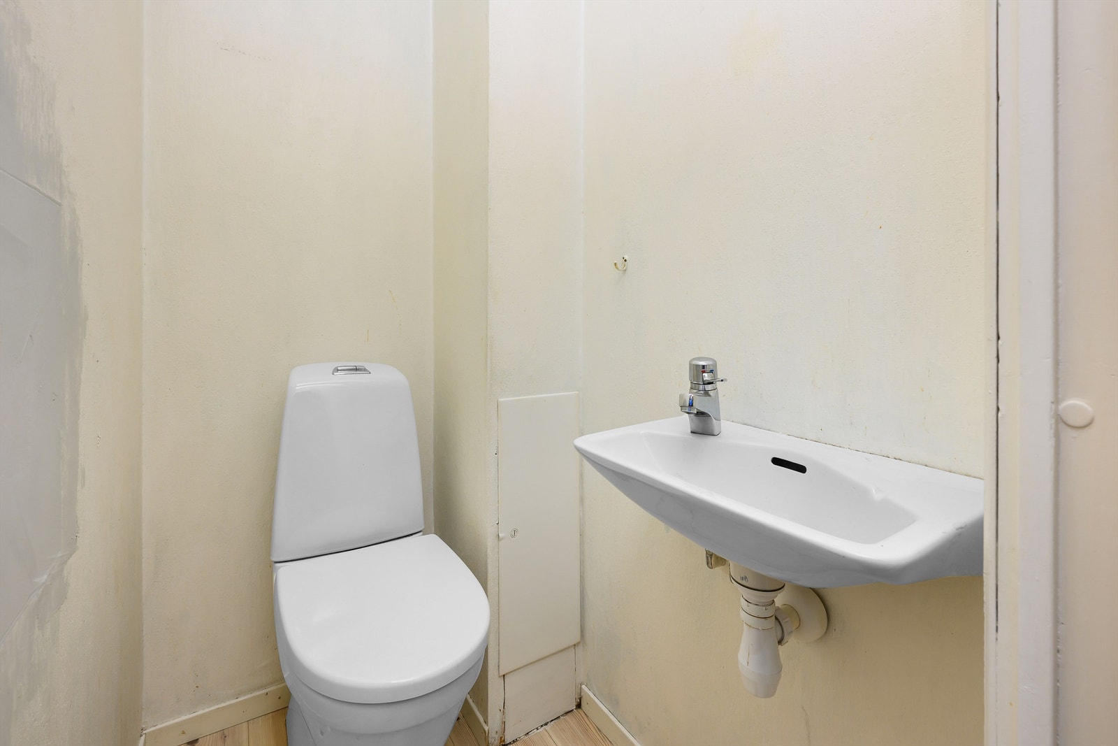 Toalettrom. Galleribilde