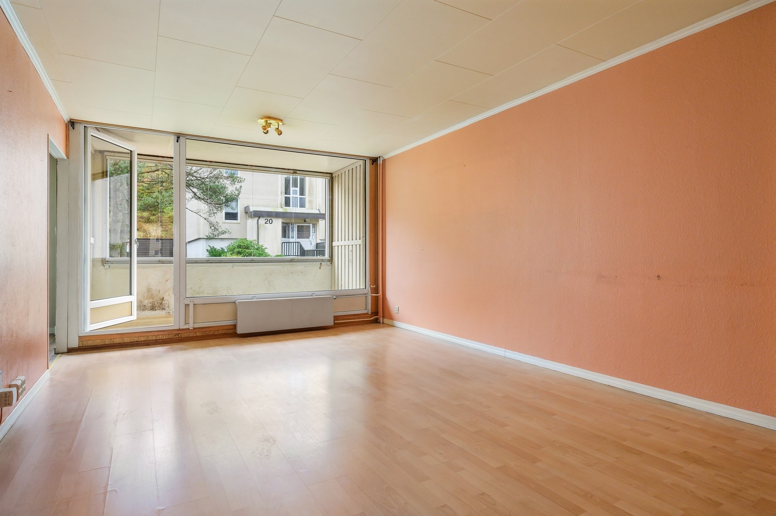 Stuen er stor med god plass til ønsket innredning. Galleribilde