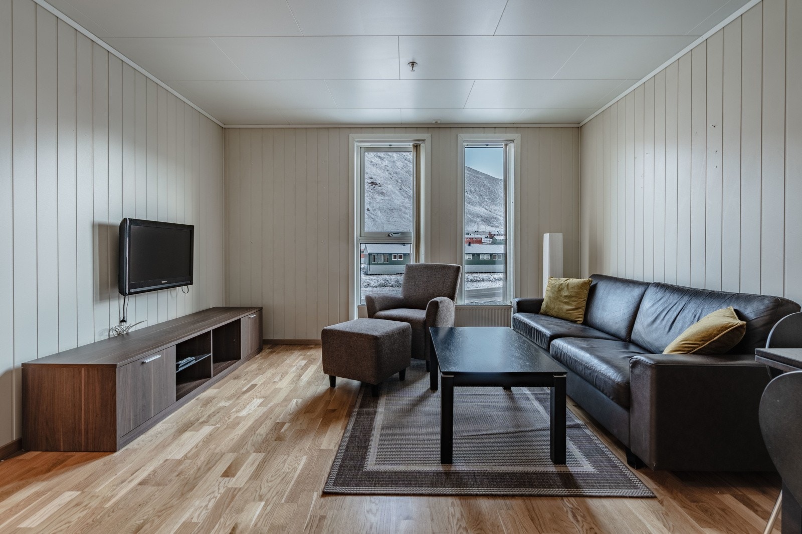 Her er det fin plass til både sittegrupp og TV-benk Galleribilde