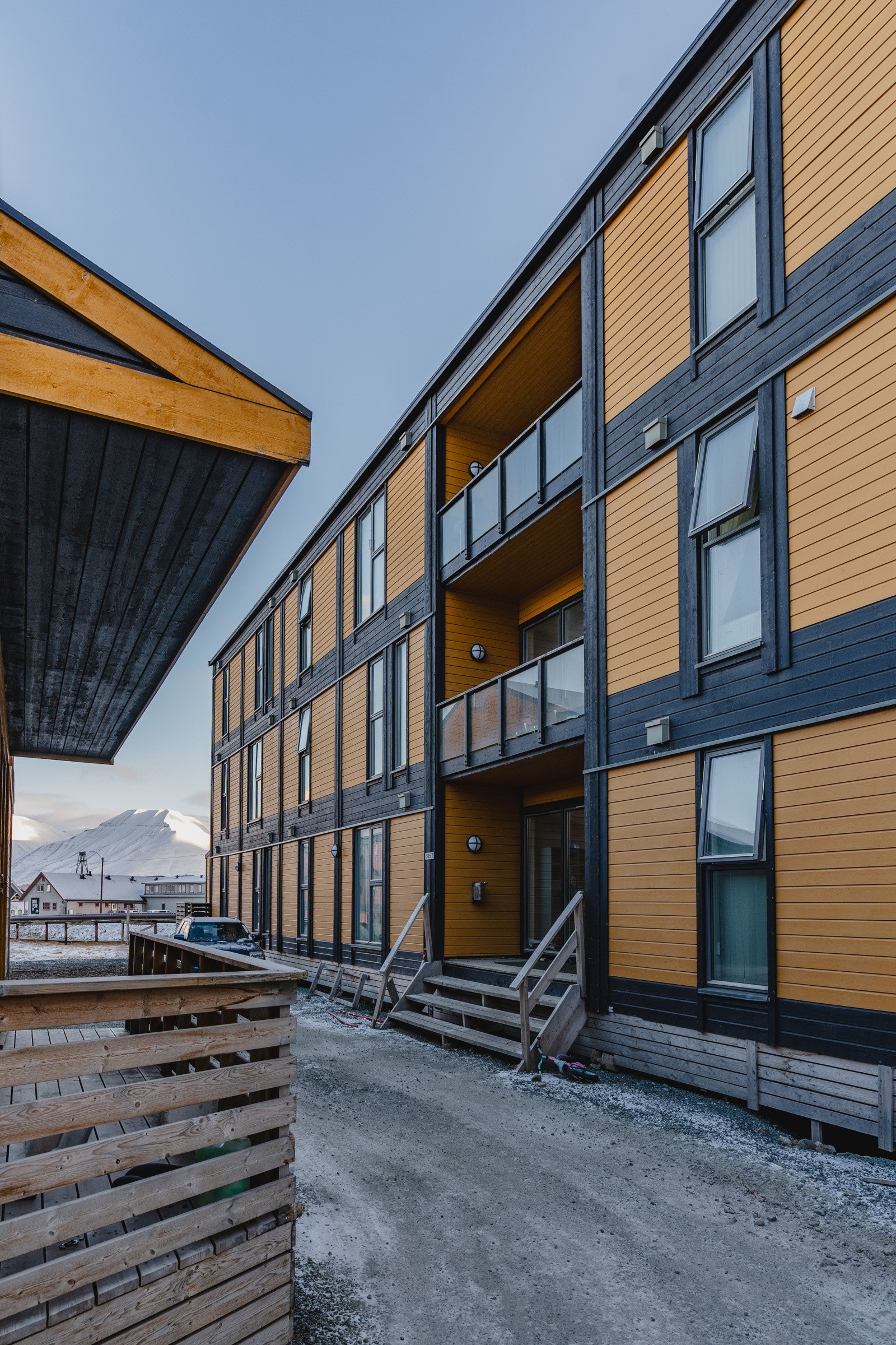 Til leilighetene medfølger det utvendige sportsbodene Galleribilde