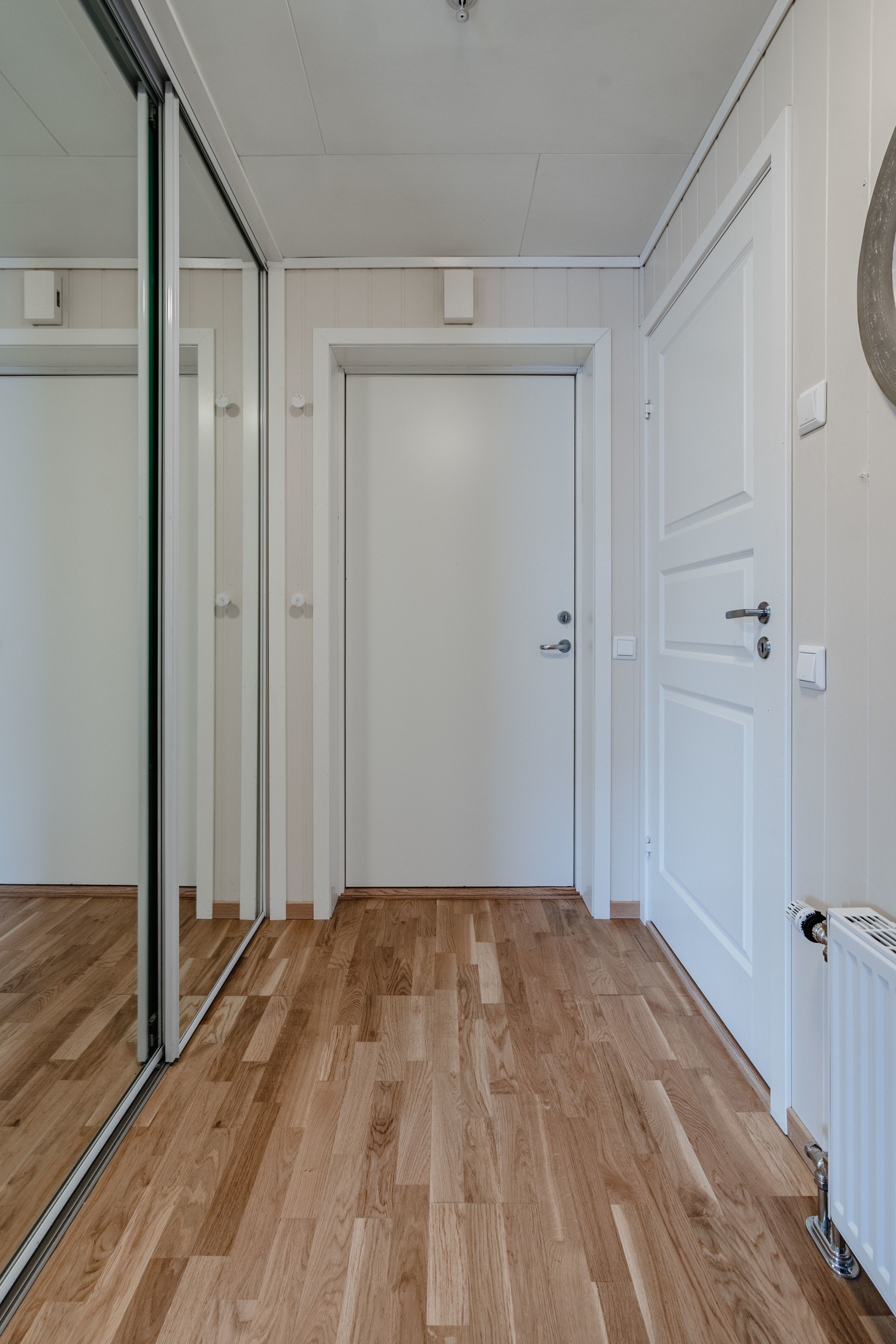 Samtlige enheter har samme planløsning hvor du først kommer inn i inngangsparti med god garderobeplass Galleribilde