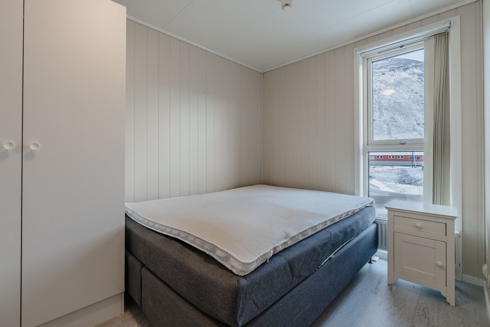 Soverommet er tilbaketrukket og av fin størrelse Galleribilde