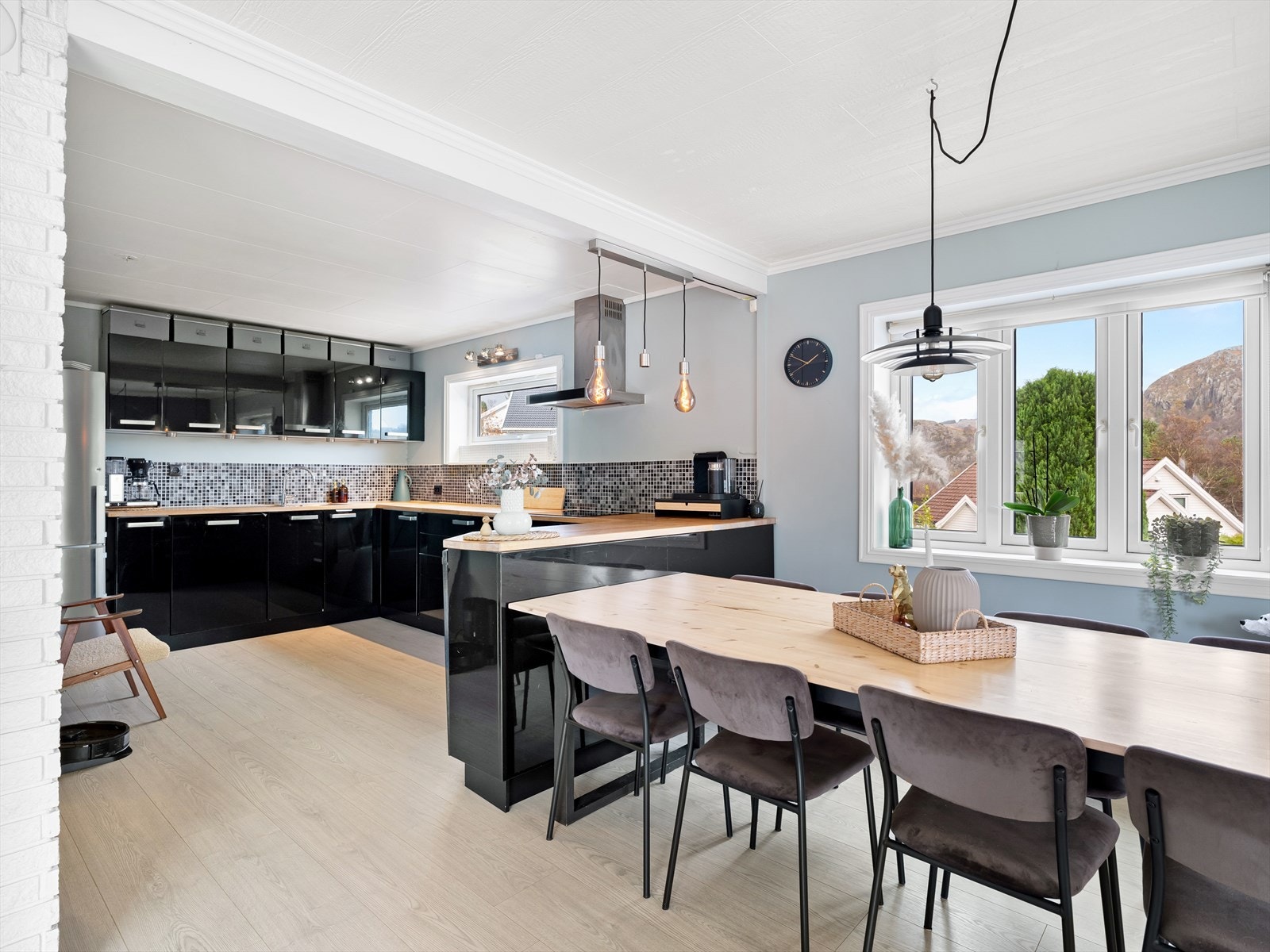 Barløsning mot stue. Galleribilde