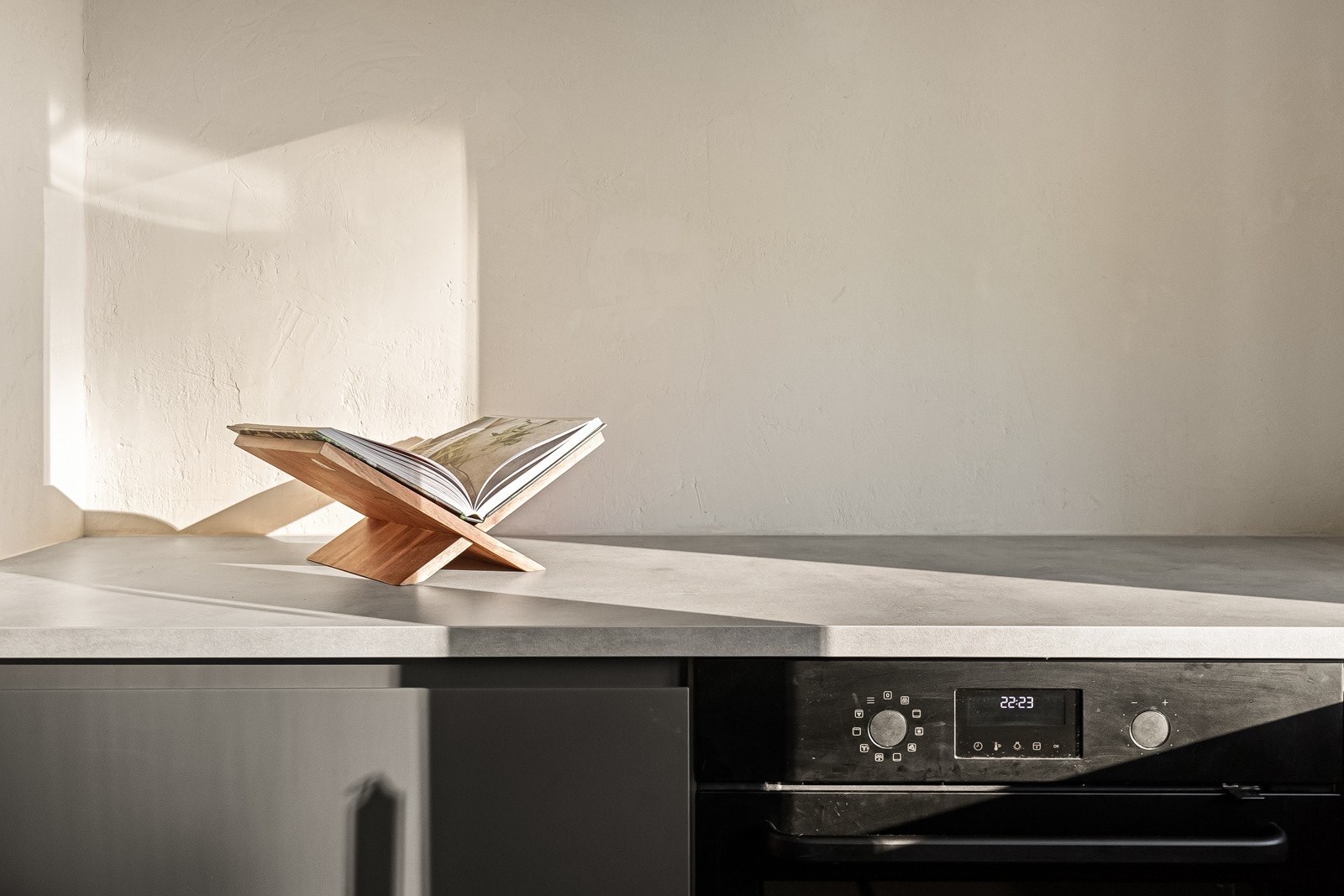 Kjøkkenet har god benke- og skapplass! Galleribilde