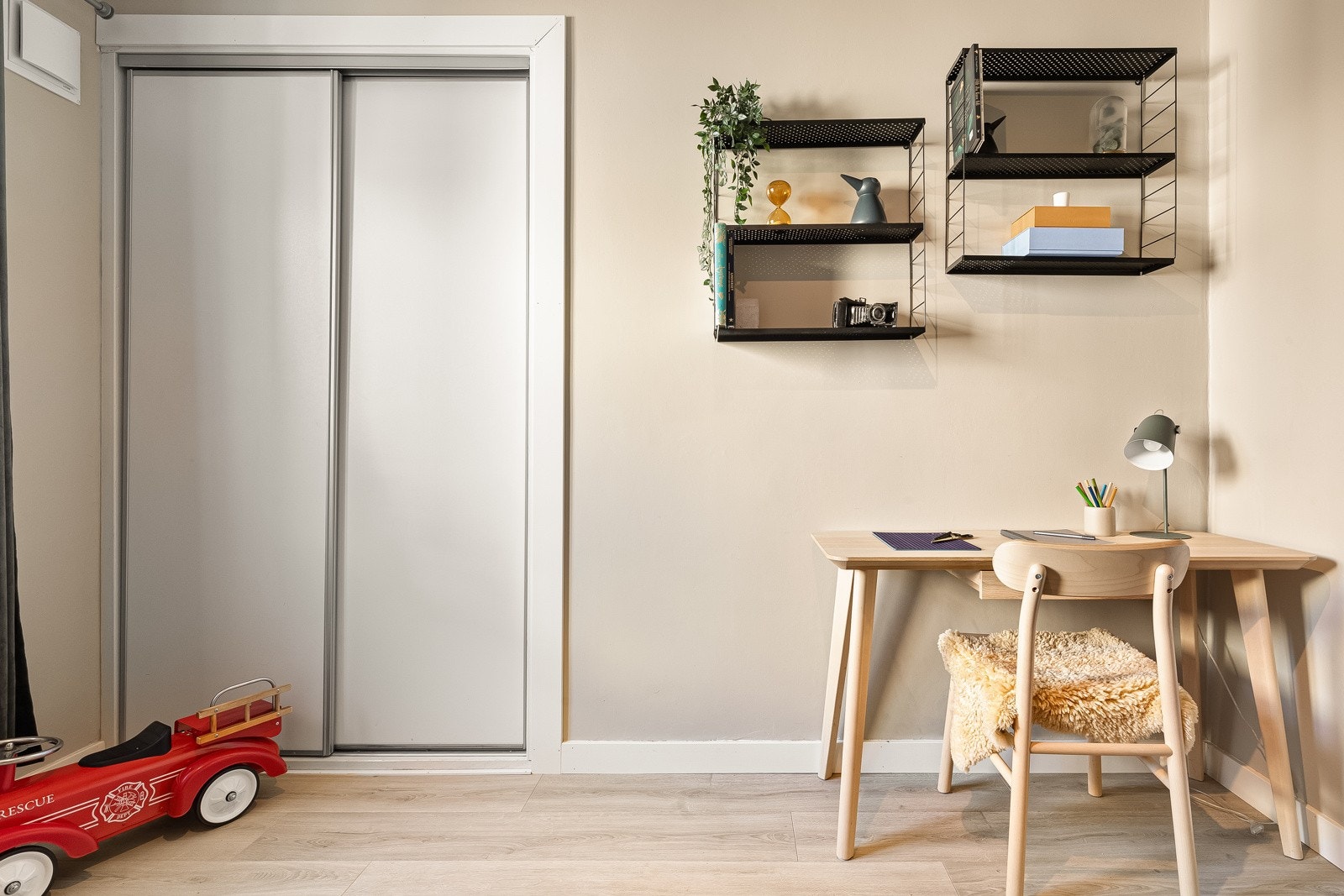 Soverom 2: Dette soverommet har også skyvedørsgarderobe! Galleribilde