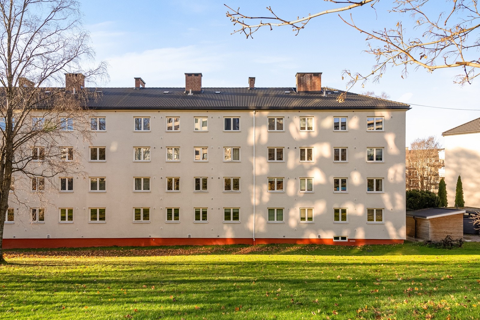 Veldrevet borettslag med innendørs sykkelparkering, vaskeri og eget selskapslokale. Galleribilde