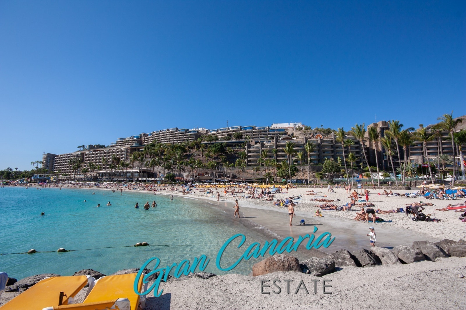 Anfi-stranden, beliggende ved siden av anlegget Galleribilde