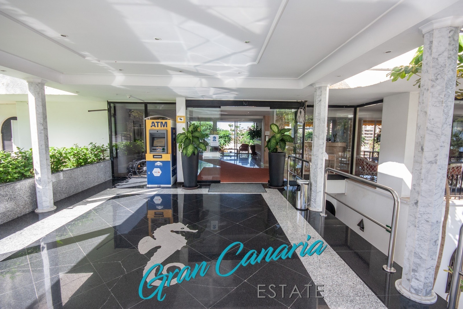 Inngang til resepsjonen Galleribilde