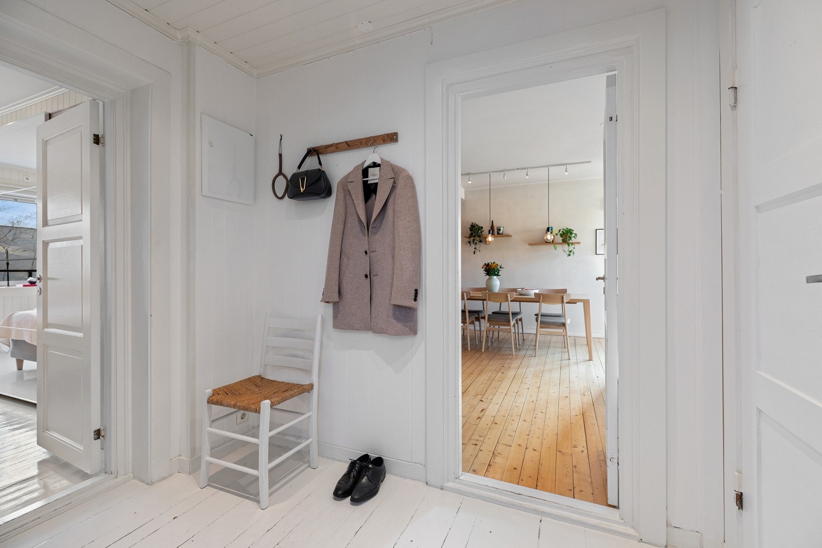 Gjennom entré har du videre tilkomst til soverom og baderom Galleribilde