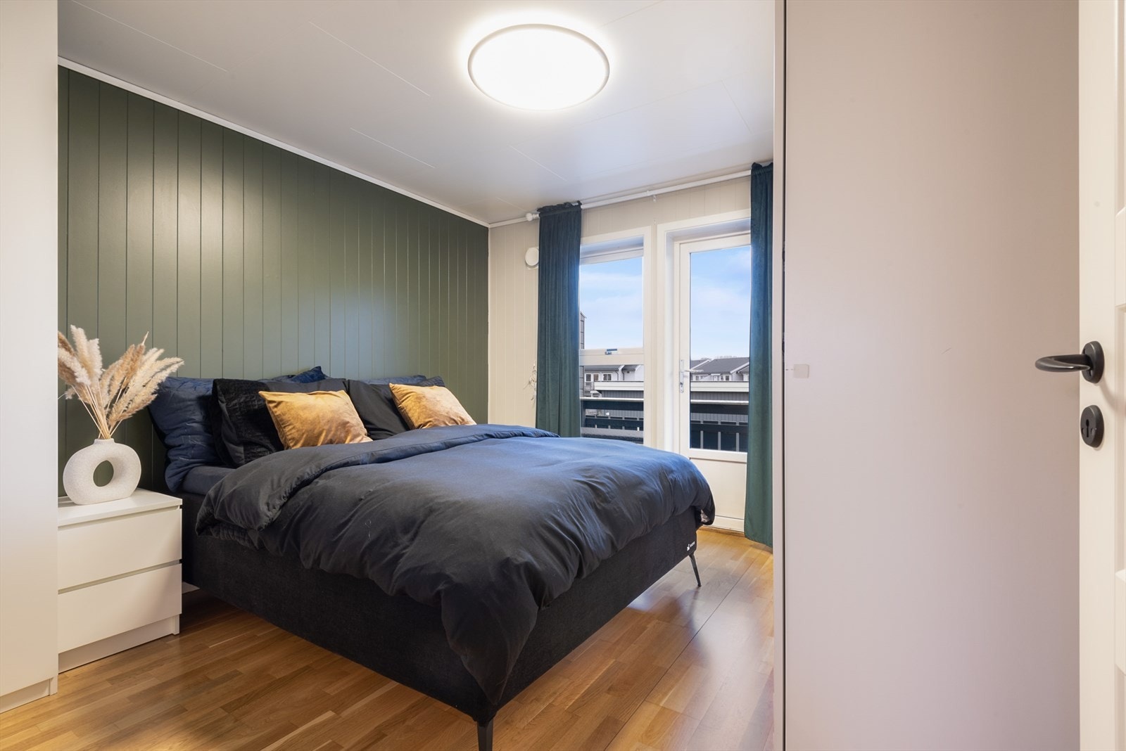 I leiligheten finner du tre gode soverom med fine innredningsmuligheter. Galleribilde